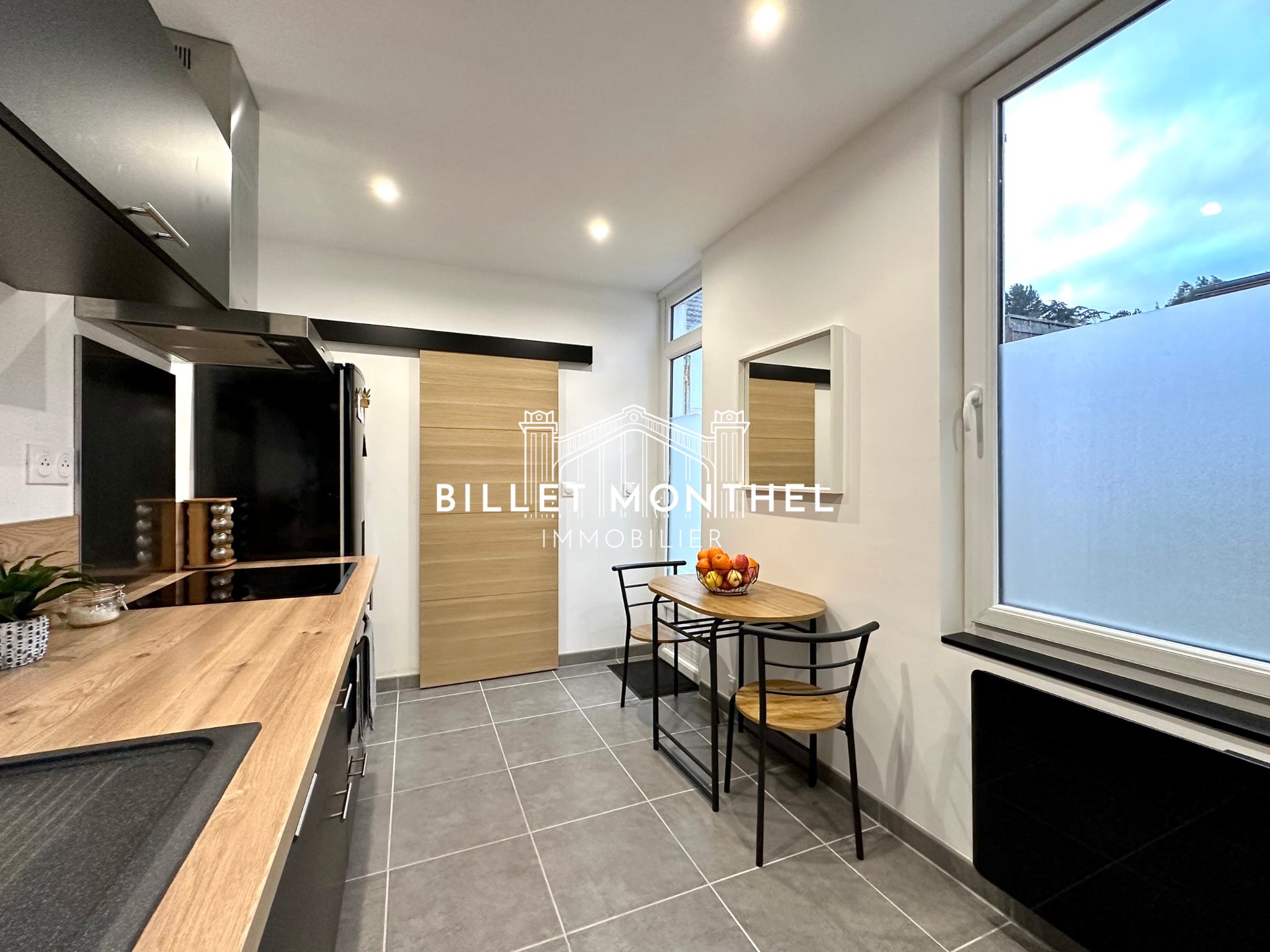 appartement-deux-pieces-cuisine-amenagee-equipee-cherbourg-acces-cour