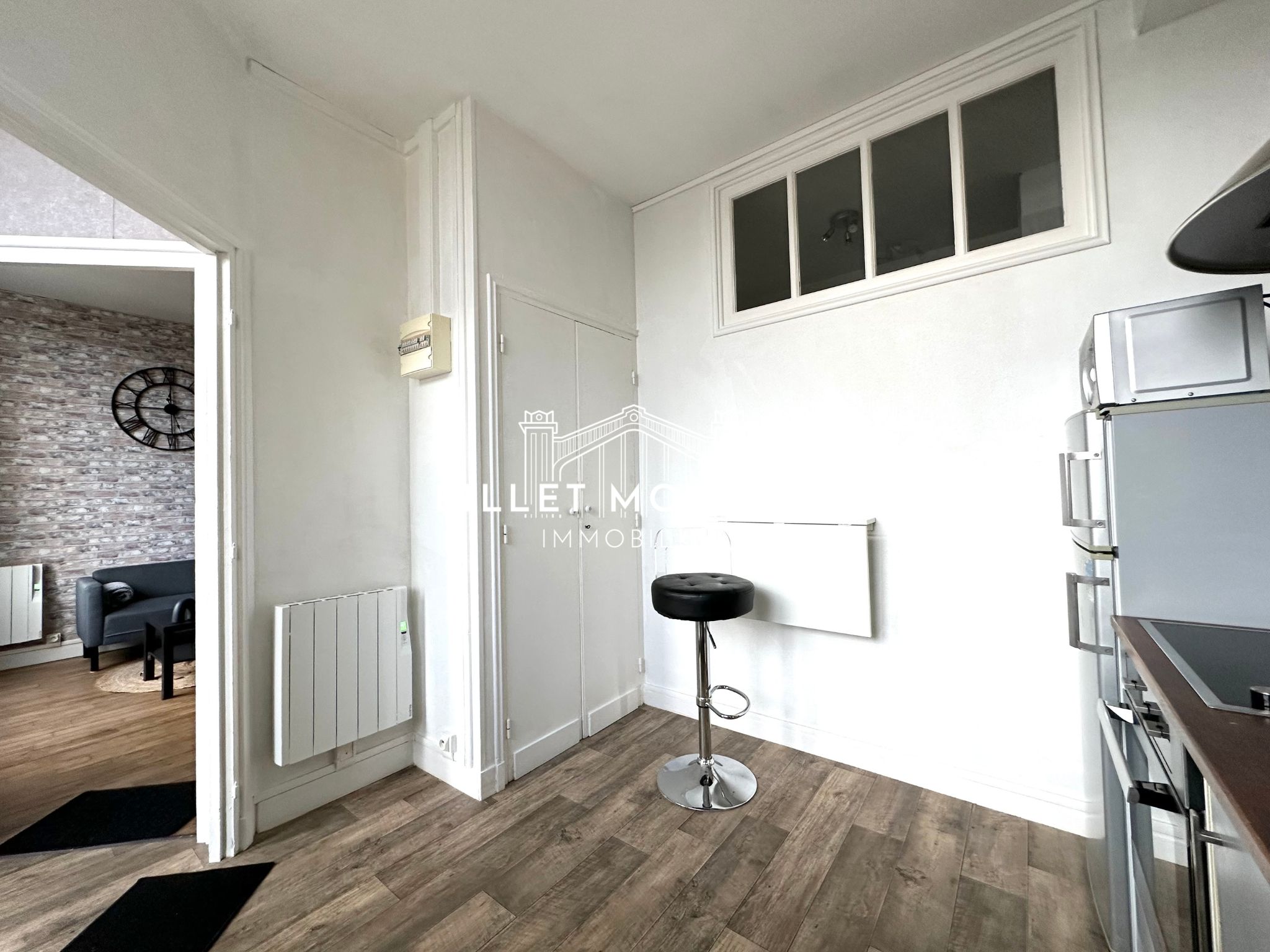 appartement-location-centre-cherbourg-t1-cuisine-rangements-tabouret-bar