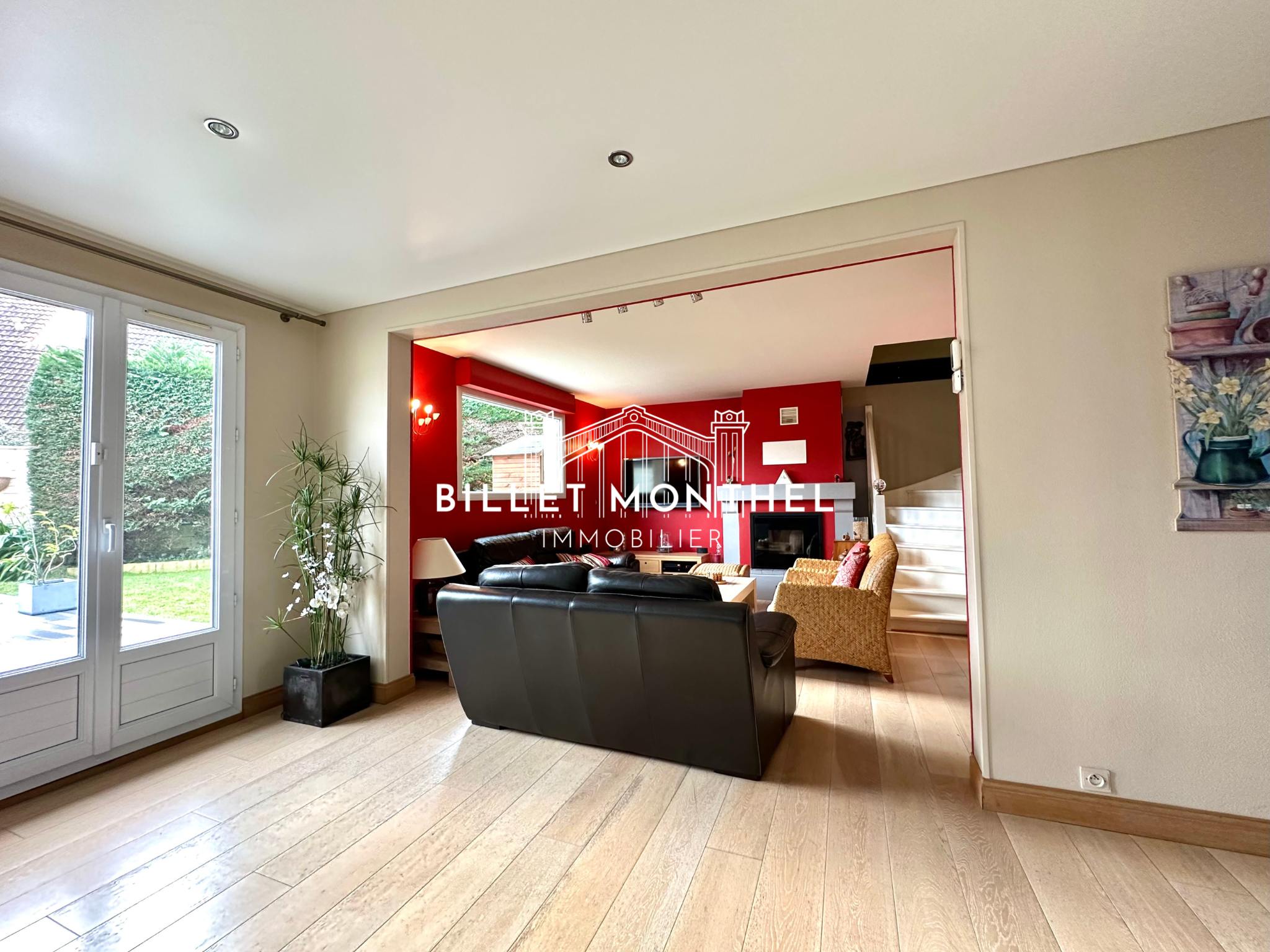 10-vue-sejour-maison-equeurdreville-cherbourg-poele-granules-escalier