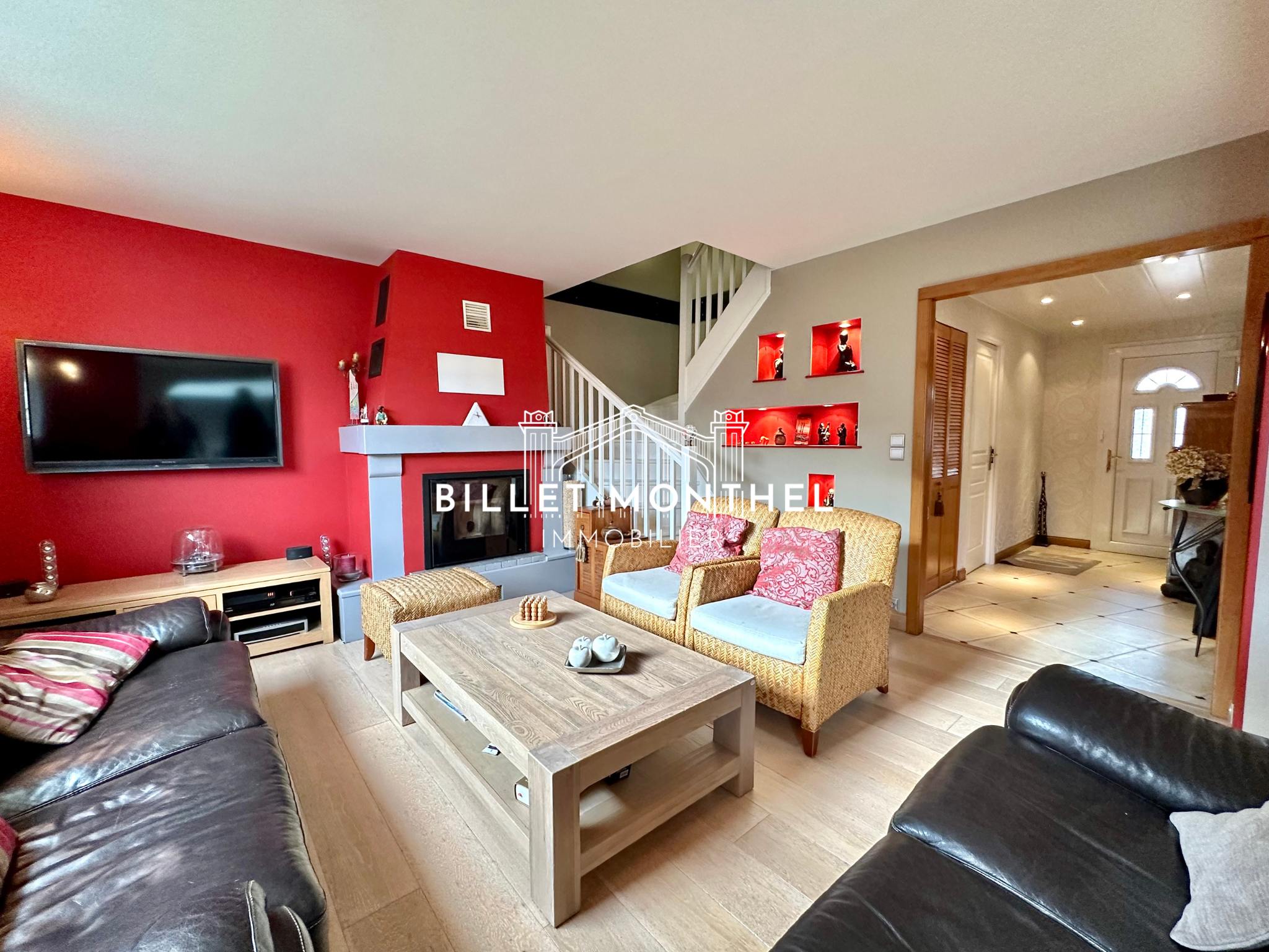 12-entree-sejour-maison-equeurdreville-cherbourg-poele-granules-escalier