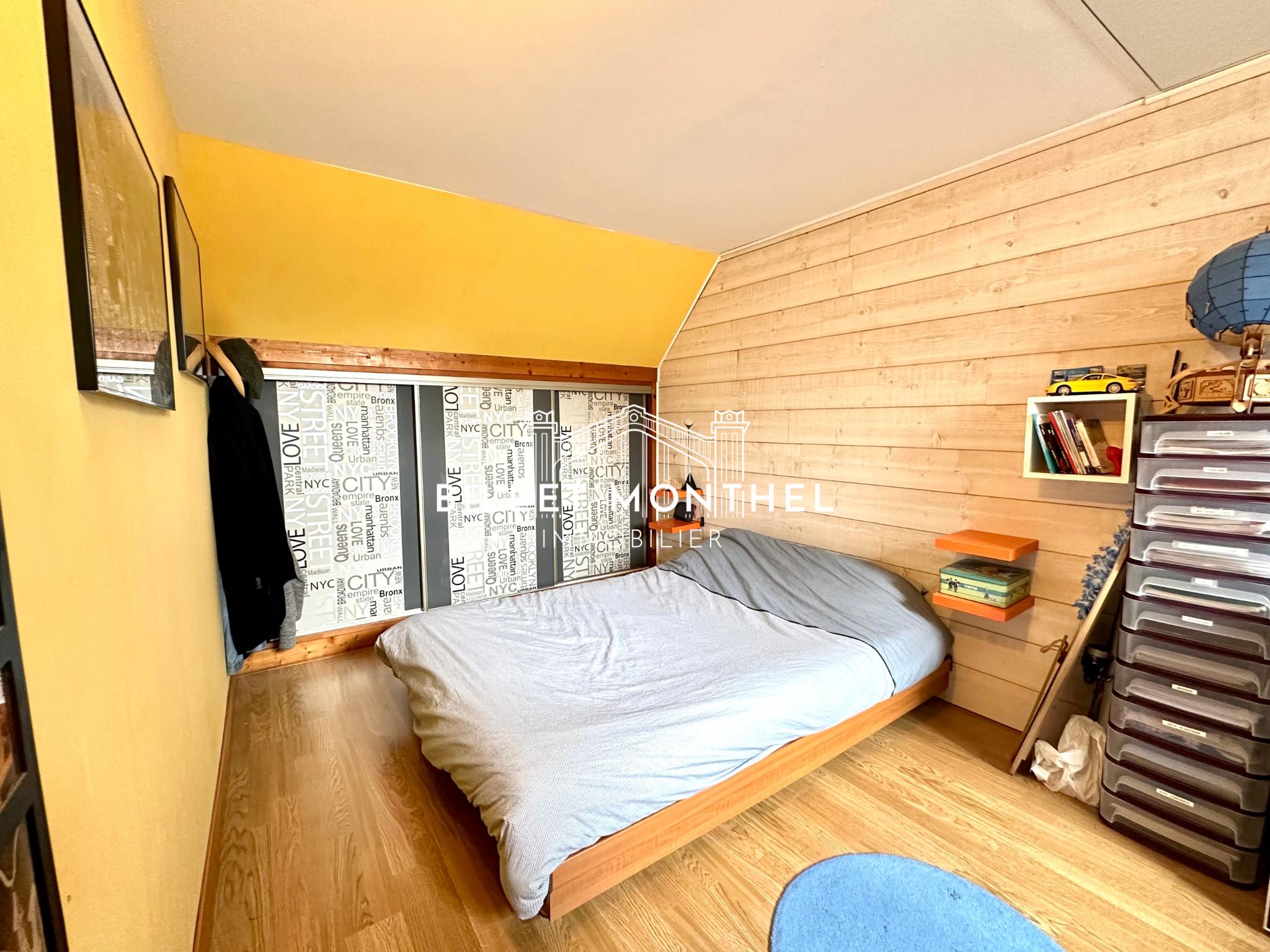24-chambre-jaune-rangements-maison-equeurdreville-cherbourg