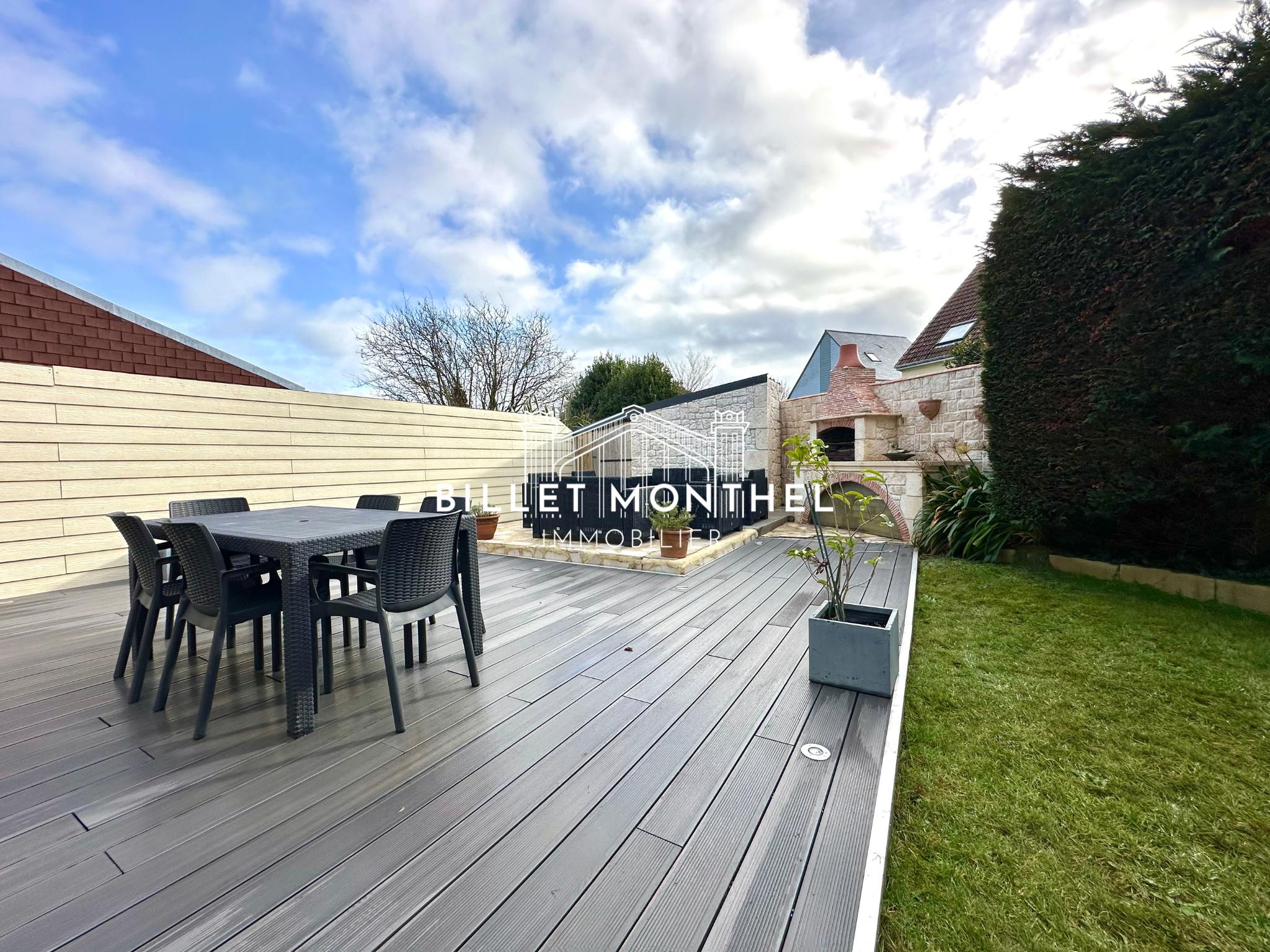 28-exterieur-terrasse-barbecue-salon-jardin-maison-equeurdreville-cherbourg