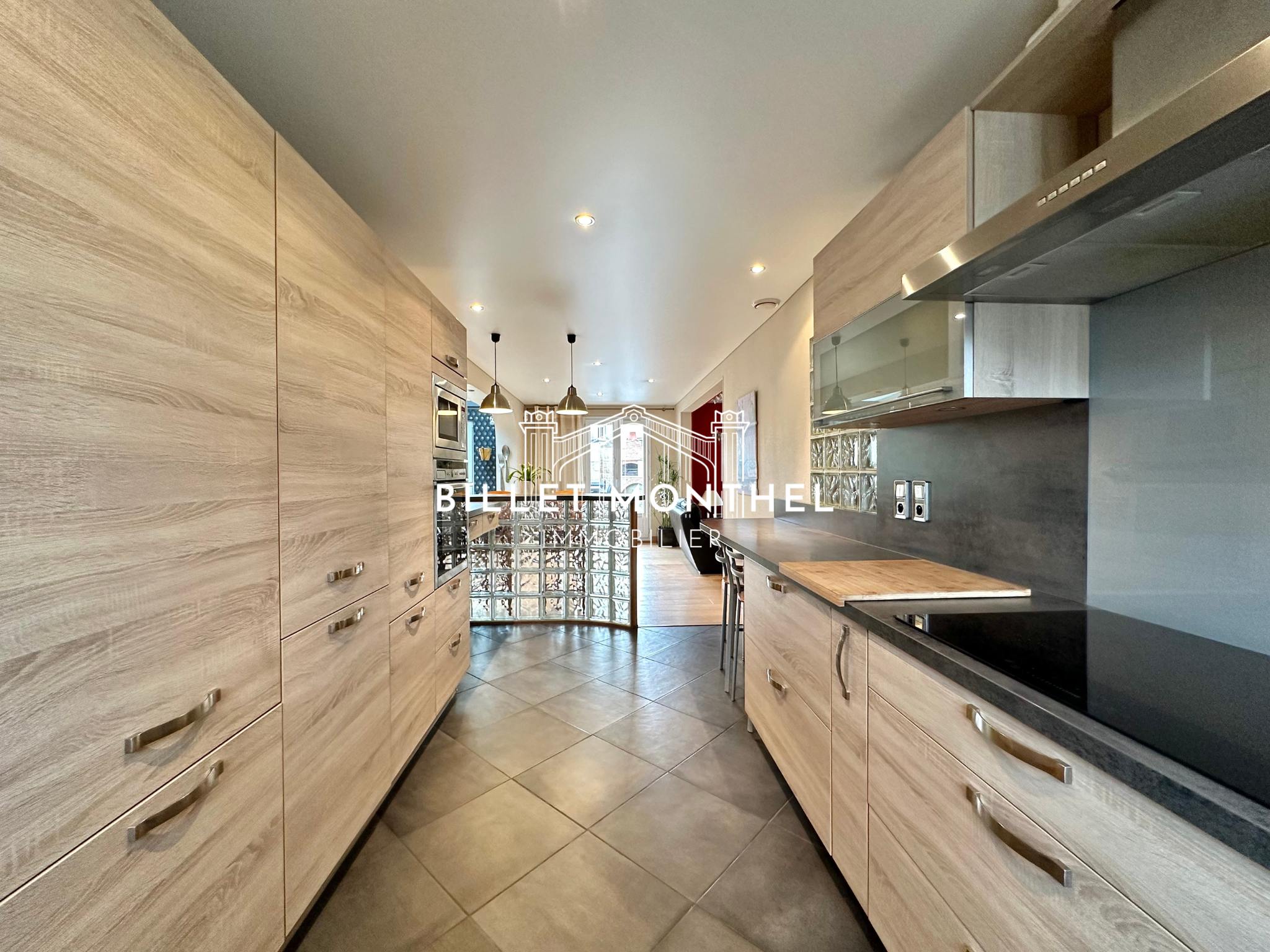 9-linéraire-bar-cuisine-amenagee-equipee-ouverte-espace-vie-maison-equeudreville-cherbourg