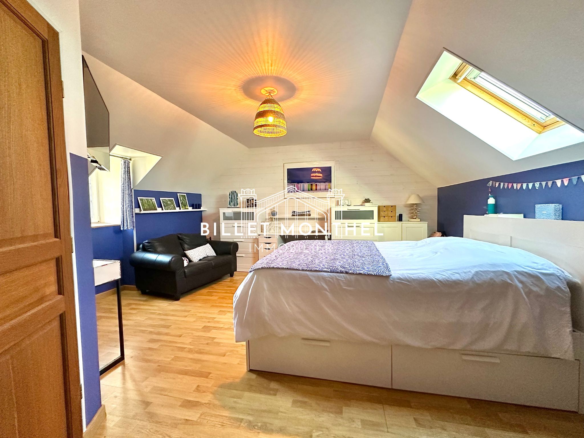 chambre-étage-parentale-dressing-maison-longere-propriété-pierre-omonville-immobilier-digosville-cherbourg