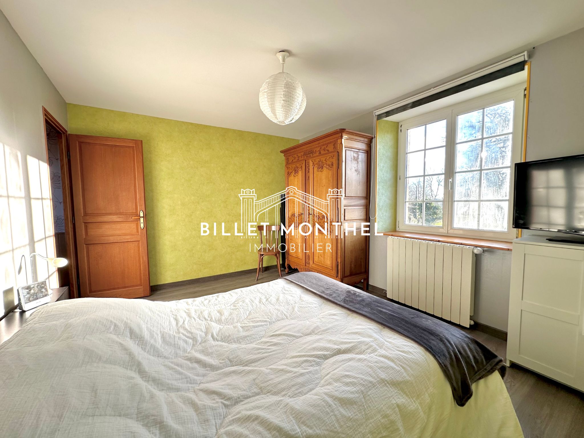 chambre-verte-étage-maison-longere-propriété-pierre-omonville-immobilier-digosville-cherbourg