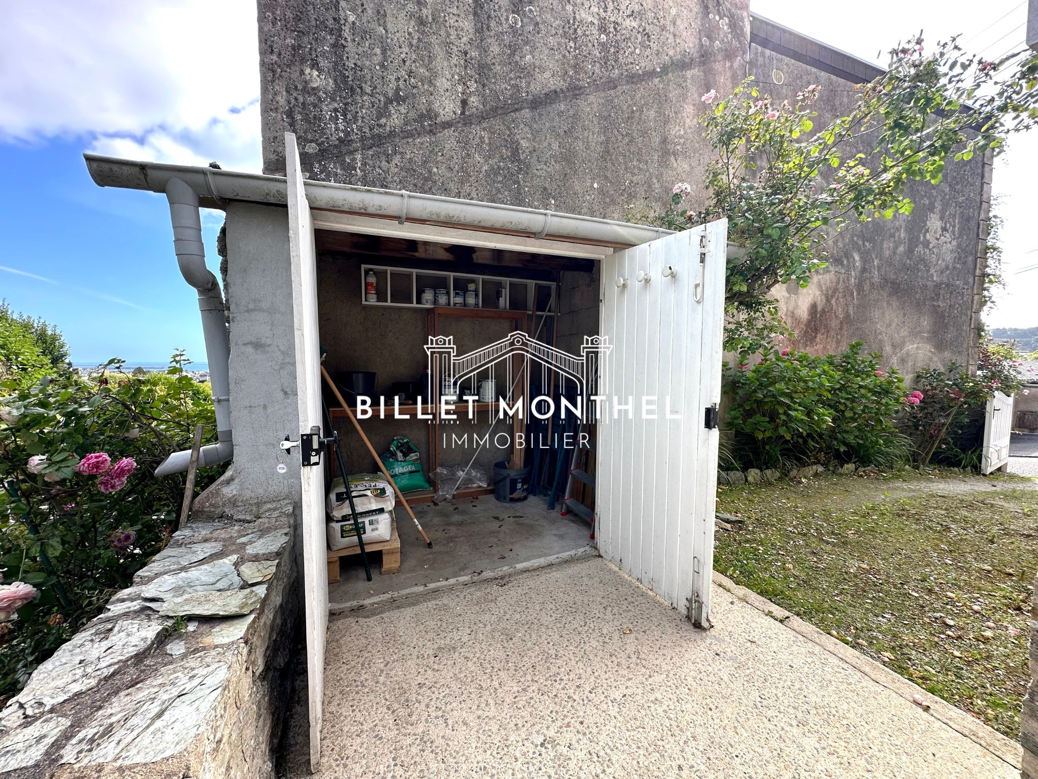 maison-cherbourg-cellier-exterieur-jardin-terrain