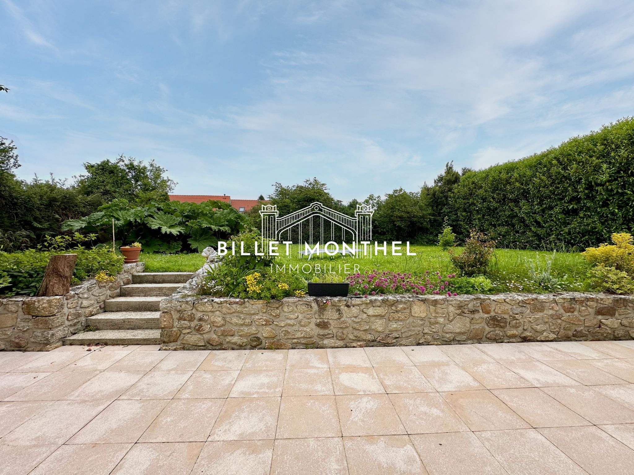 maison-digosville-vue-exterieur-jardin-soleil-agence-immobiliere-cherbourg