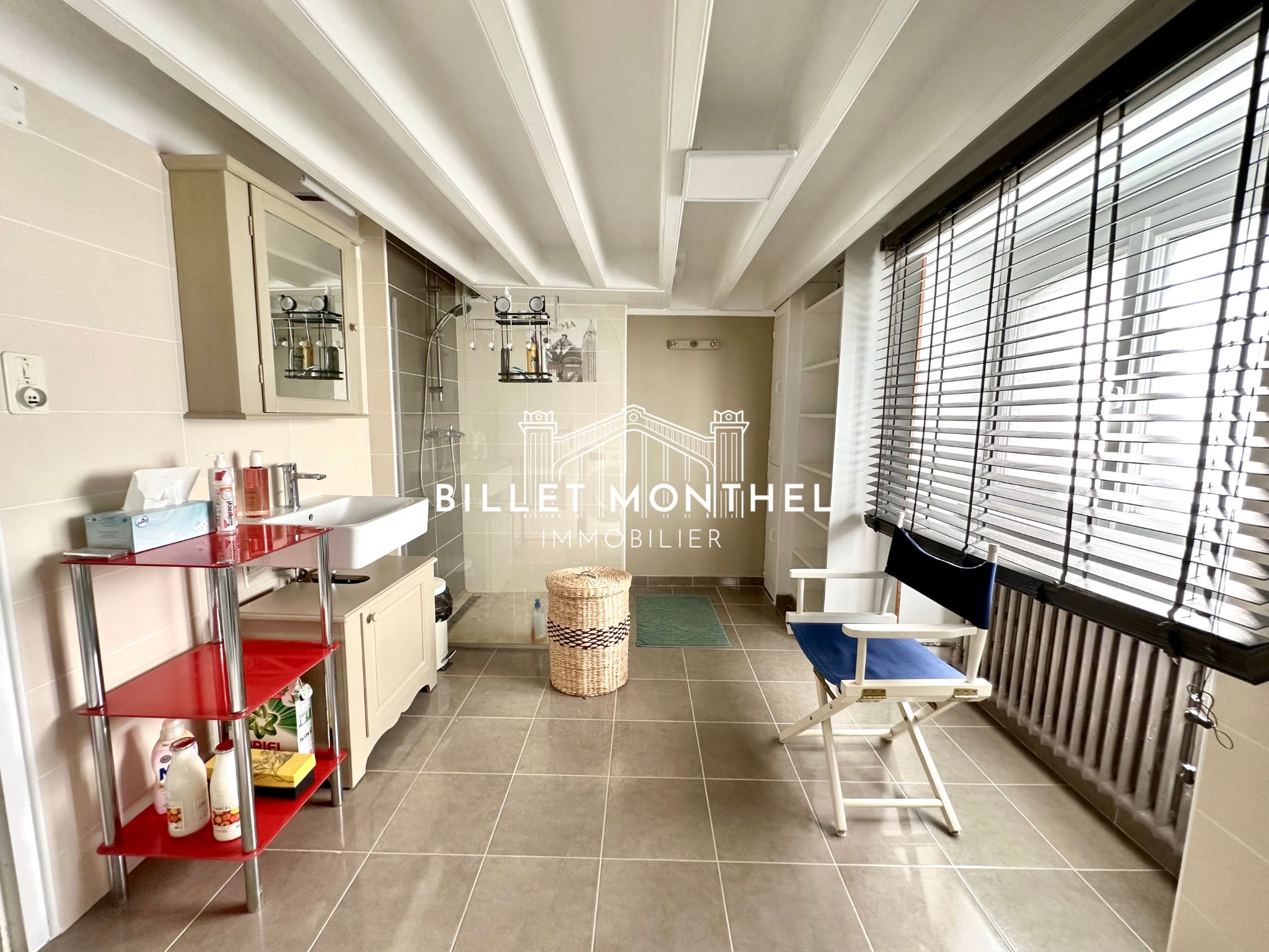 vue-salle-eau-evier-carrelage-maison-cherbourg