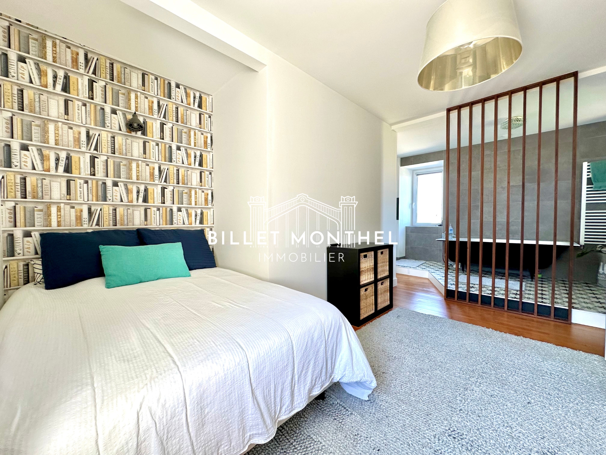 maison-bretteville-chambre-parquet-cloison-bois-ajouré