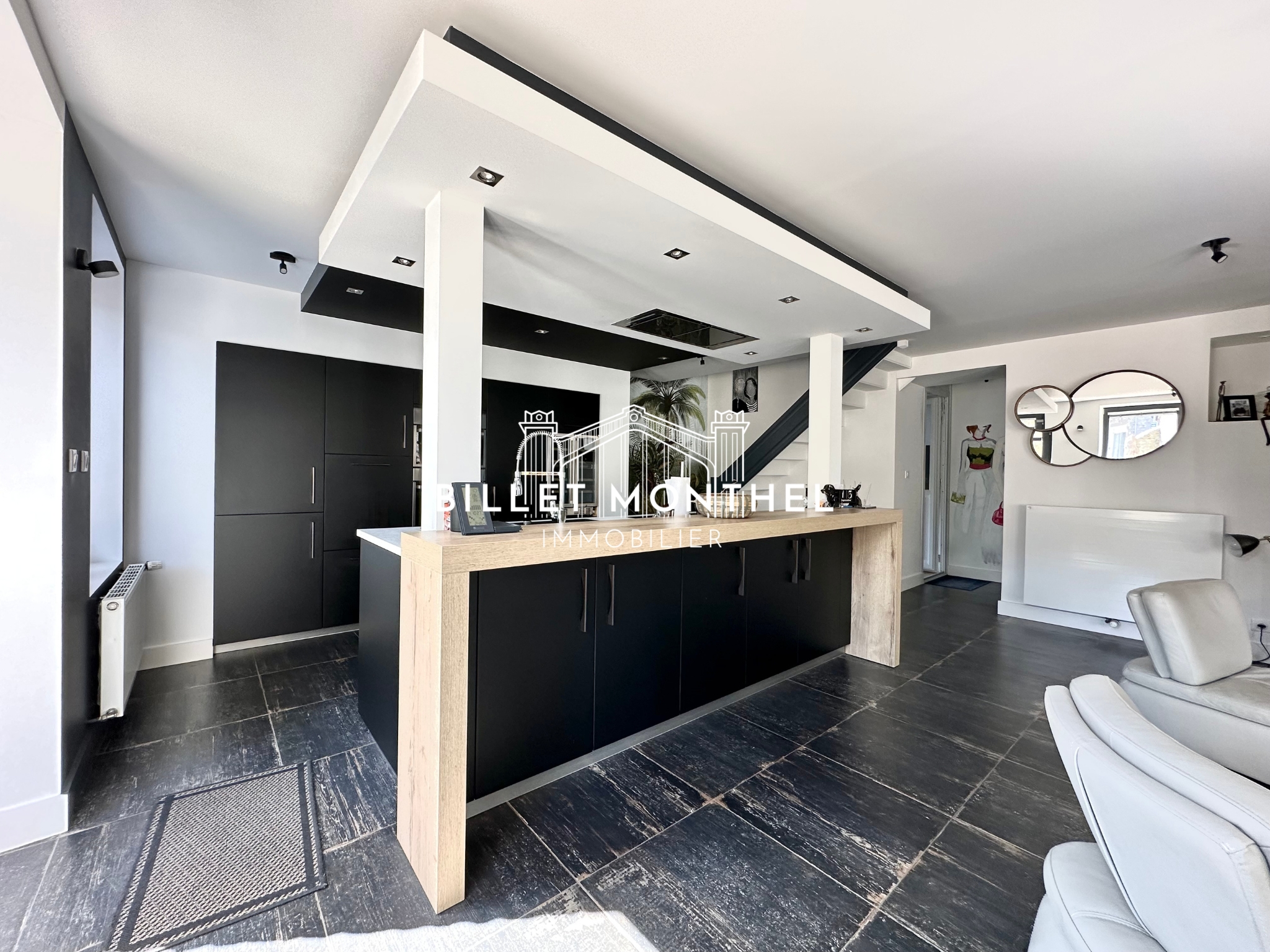 maison-bretteville-cuisine-moderne-noire-îlot