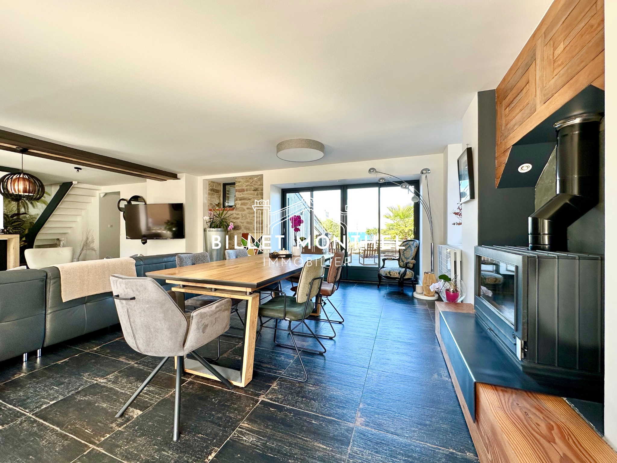 maison-bretteville-insert-bois-table-manger