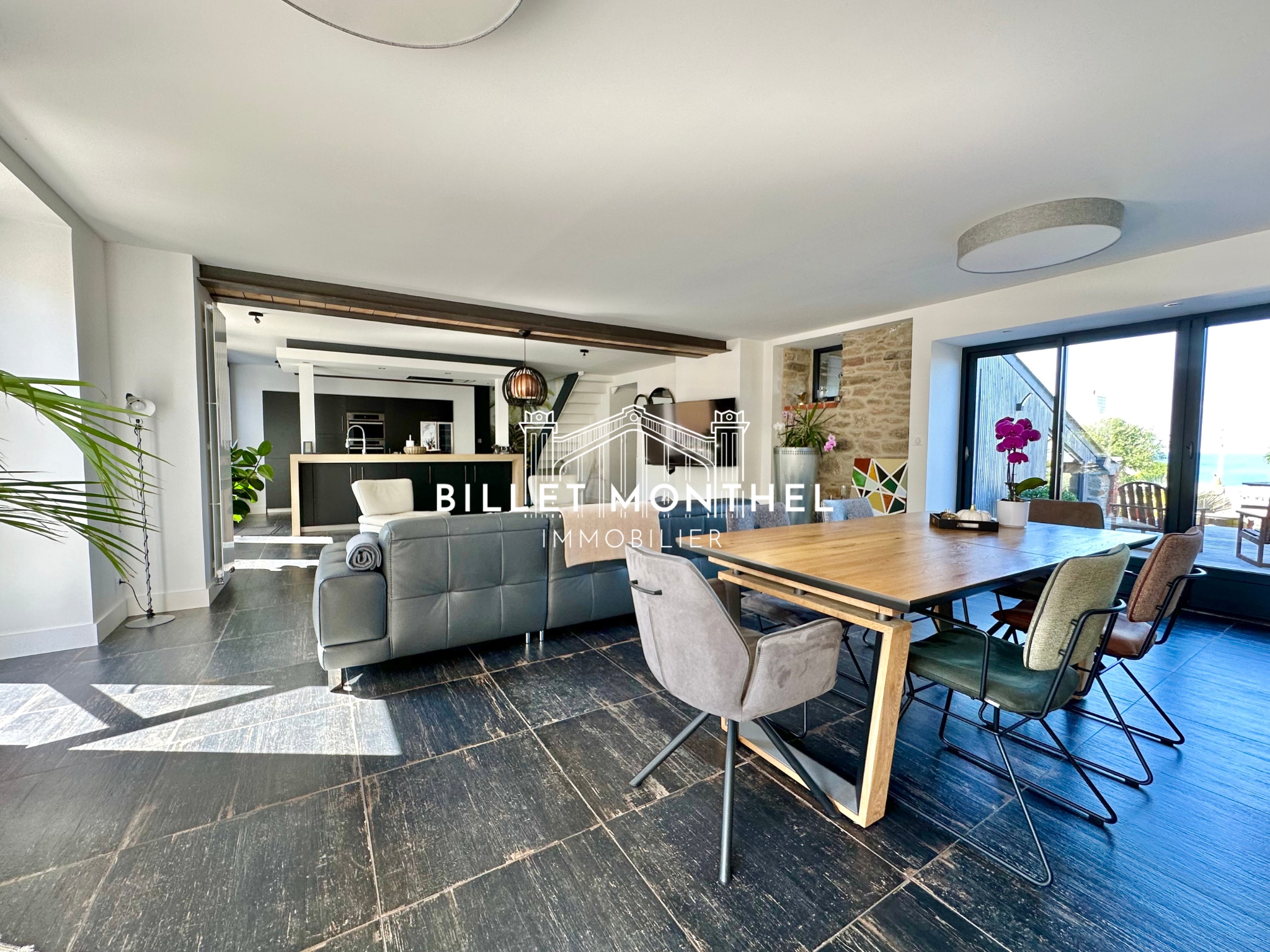 maison-bretteville-salon-salle-manger-vue-mer