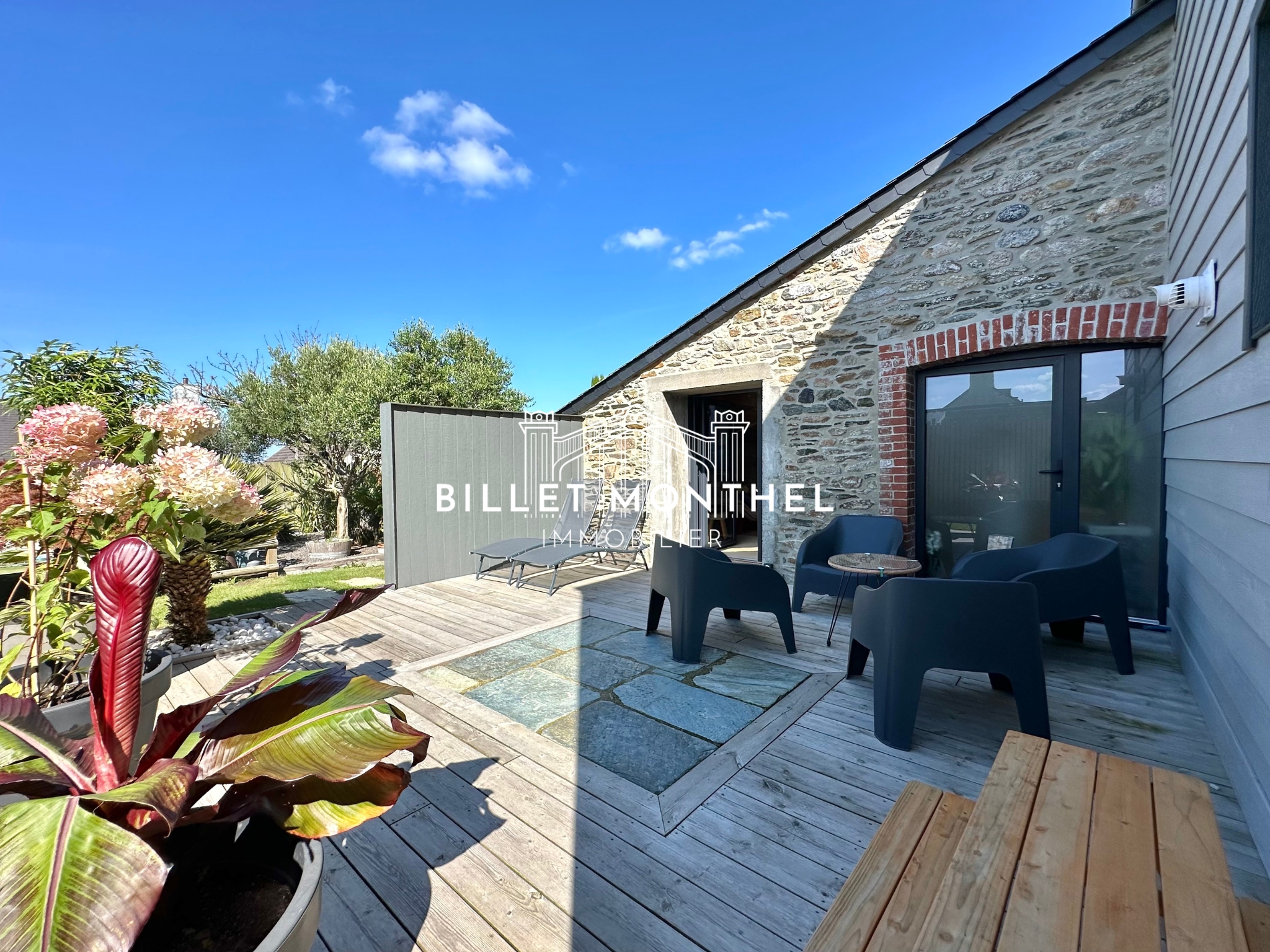 maison-bretteville-terrasse-plantes-salon-jardin