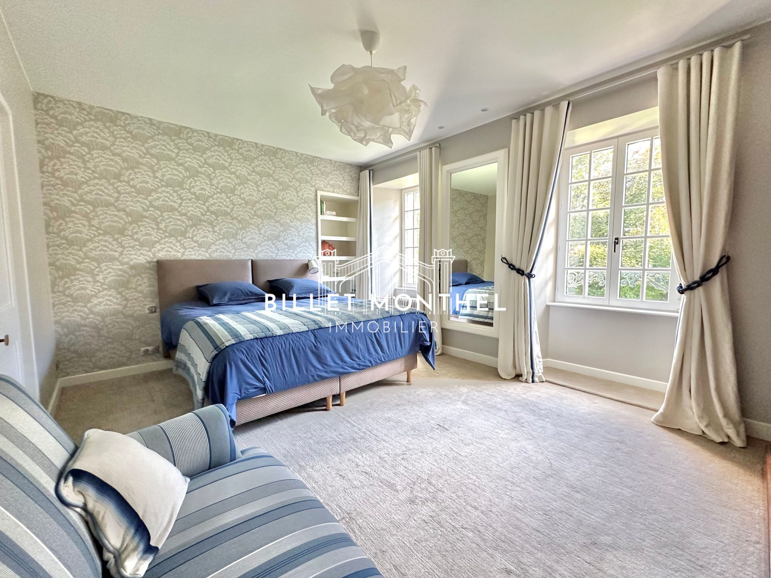 chambre-canapé-vue-parc-maitre-saint-sauveur-à-vendre