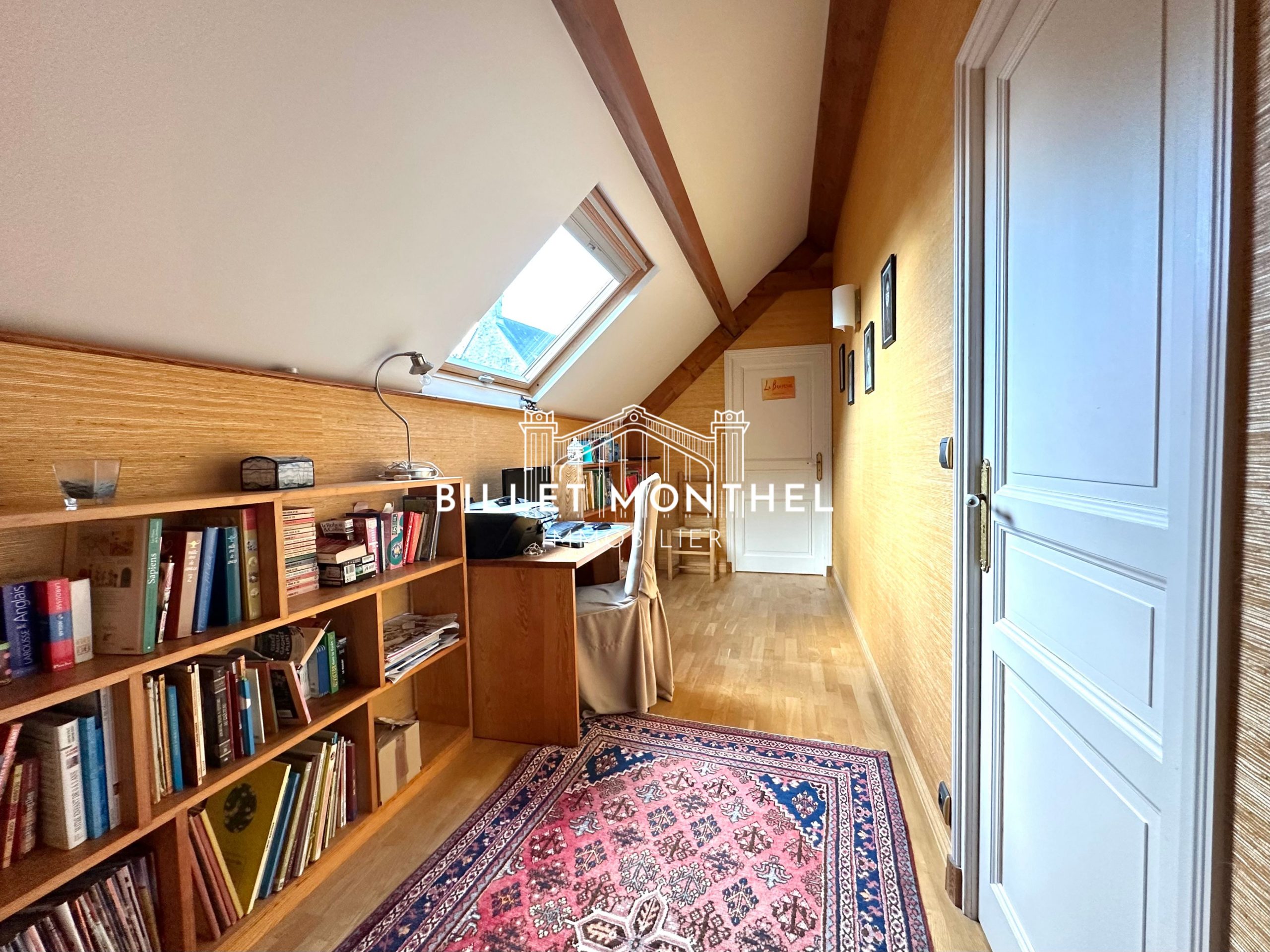 couloir-bibliothèque--maison-maitre-saint-sauveur-à-vendre