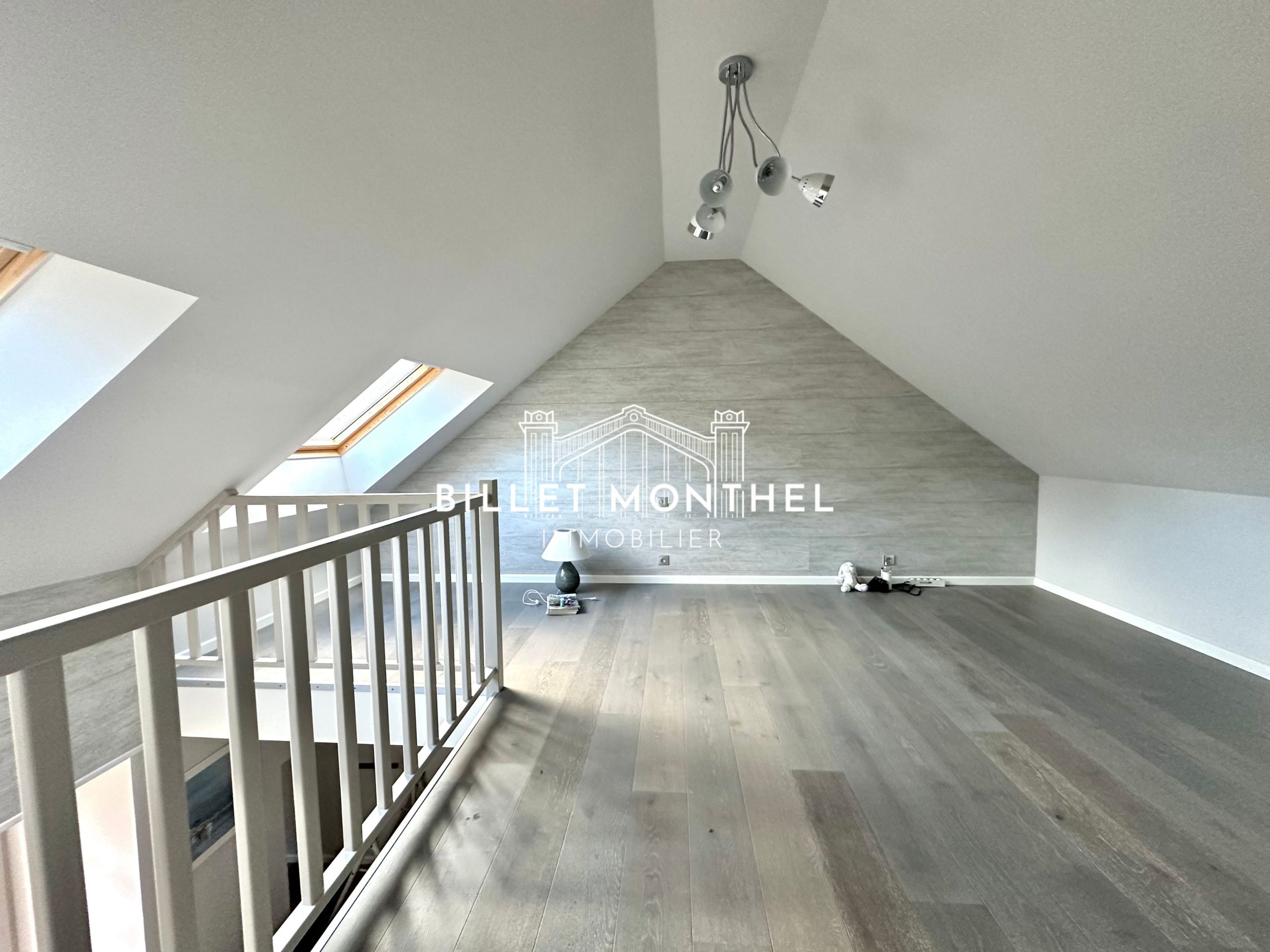 espace-chambre-mezzanine-maison-maitre-saint-sauveur-à-vendre