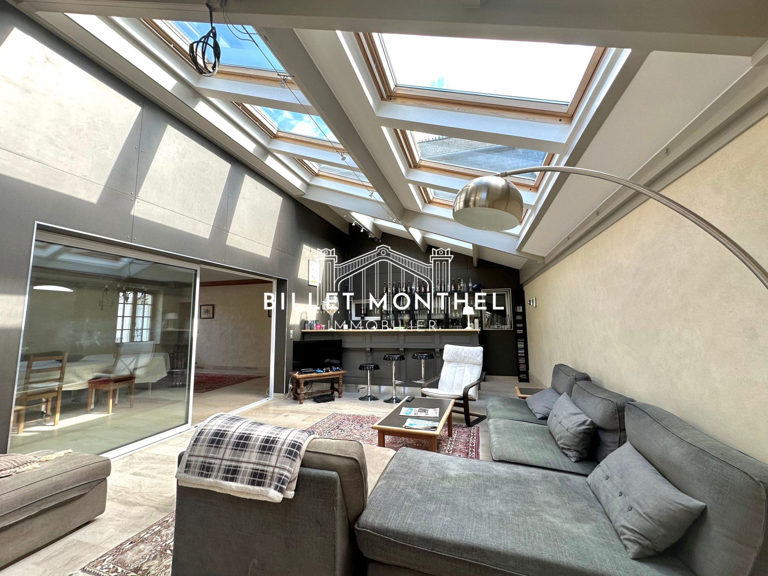 extension-salon-bar-maitre-saint-sauveur-à-vendre