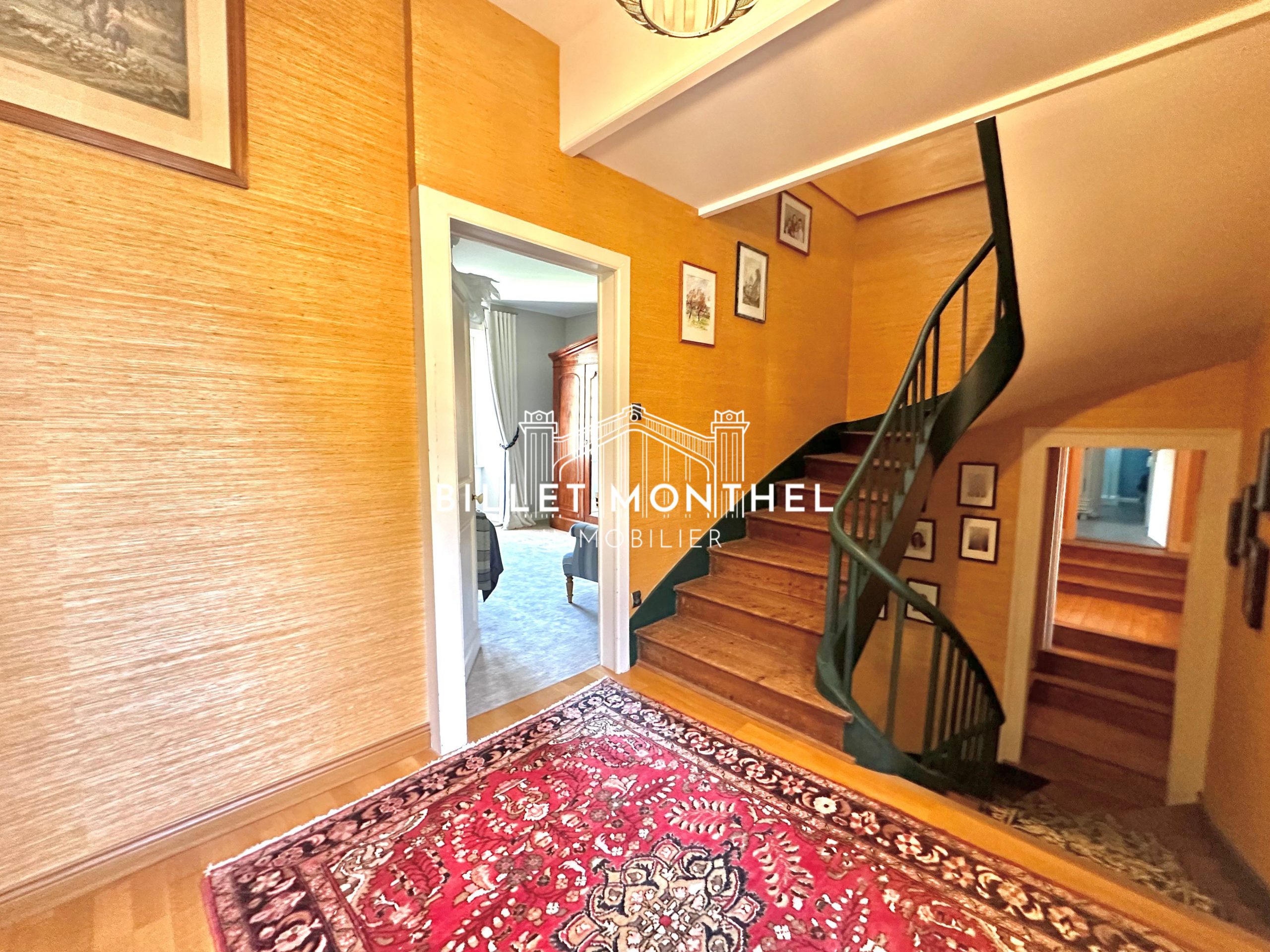 palier-escalier-bois-maison-maitre-saint-sauveur-à-vendre