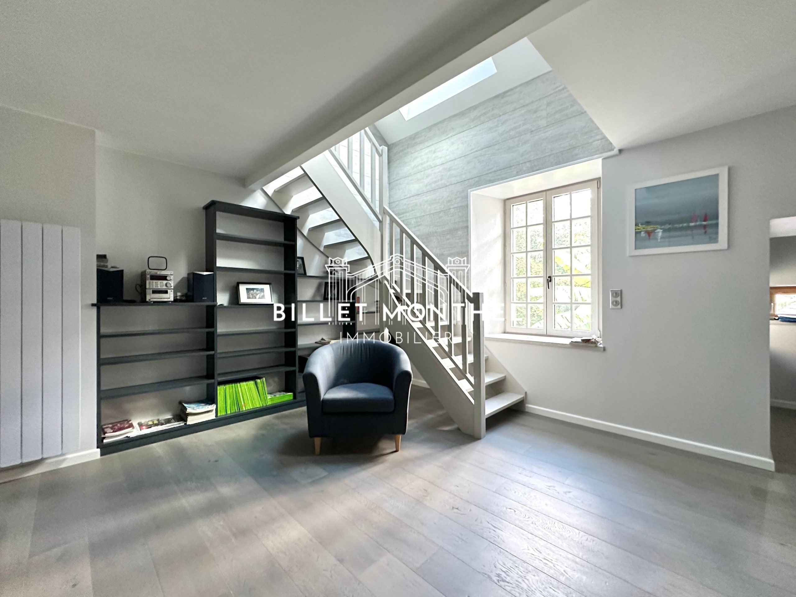 pièce-escalier-mezzanine-maison-maitre-saint-sauveur-à-vendre