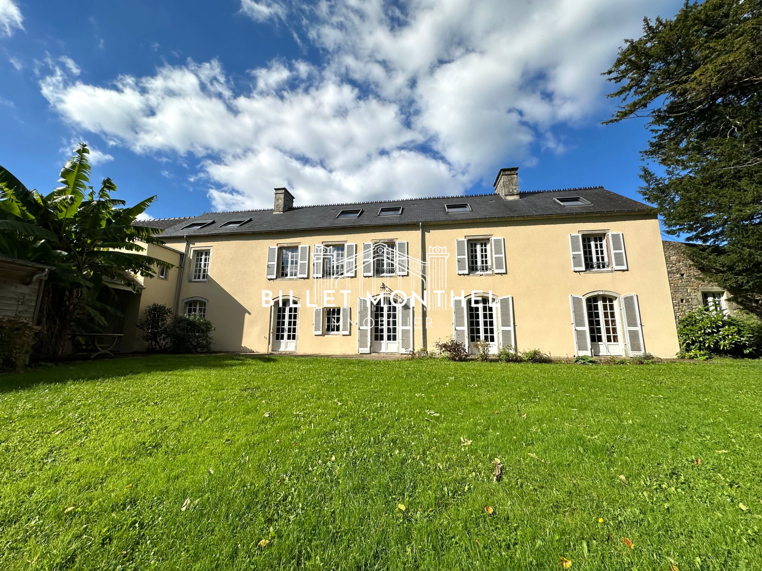 vue-parc-jardin-terrasse-maison-maitre-saint-sauveur-à-vendre