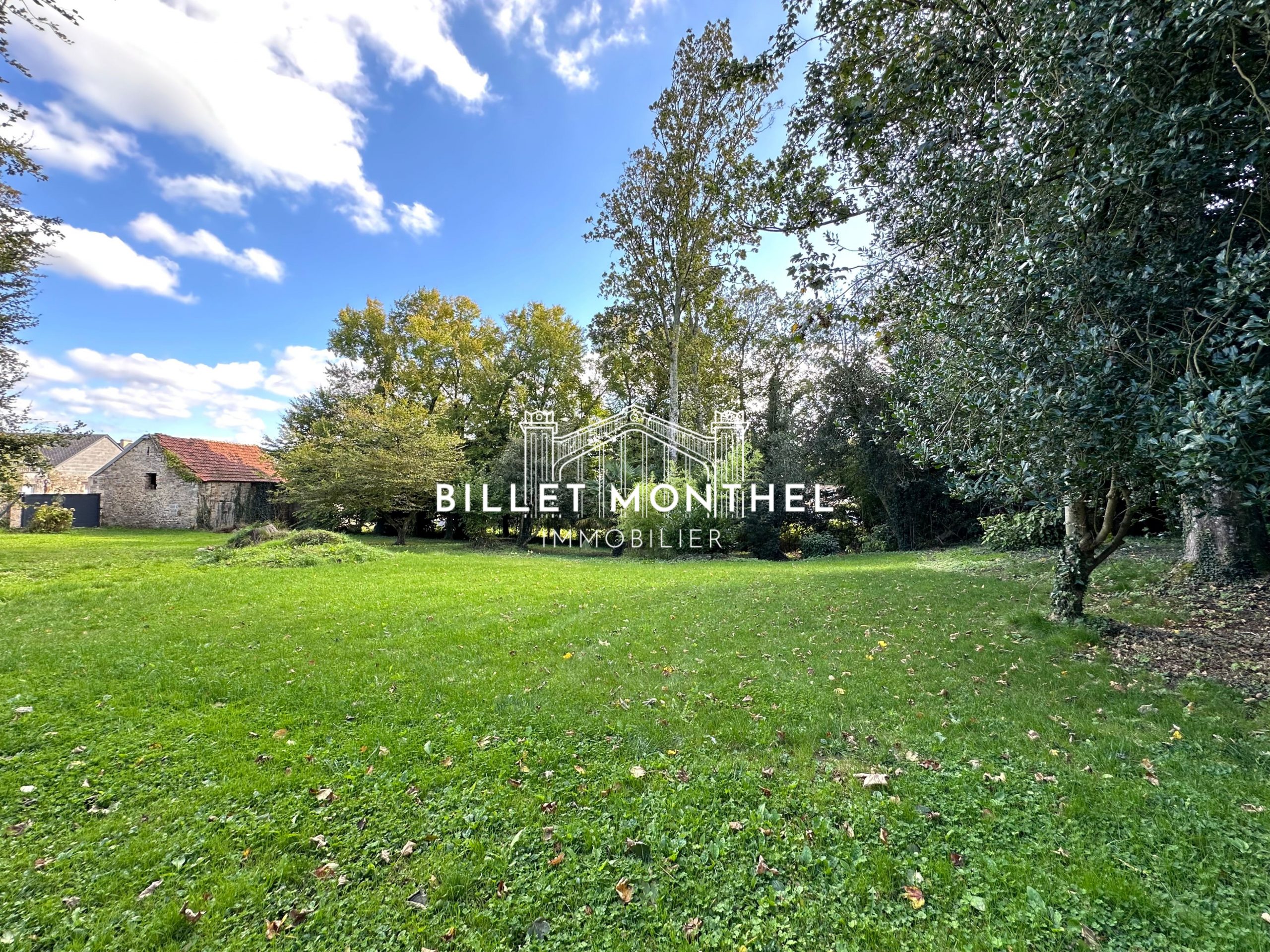 vue-terrain-terrasse-maison-maitre-saint-sauveur-à-vendre