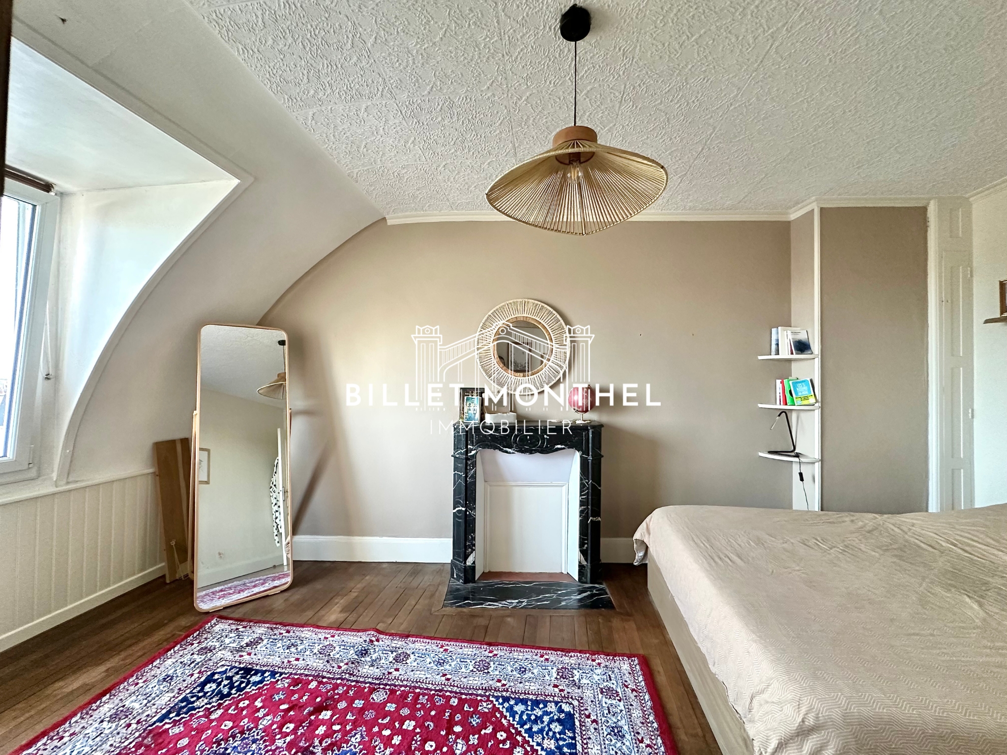 vue-face-cheminee-marbre-noir-chambre-parquet-cherbourg-centre-appartement