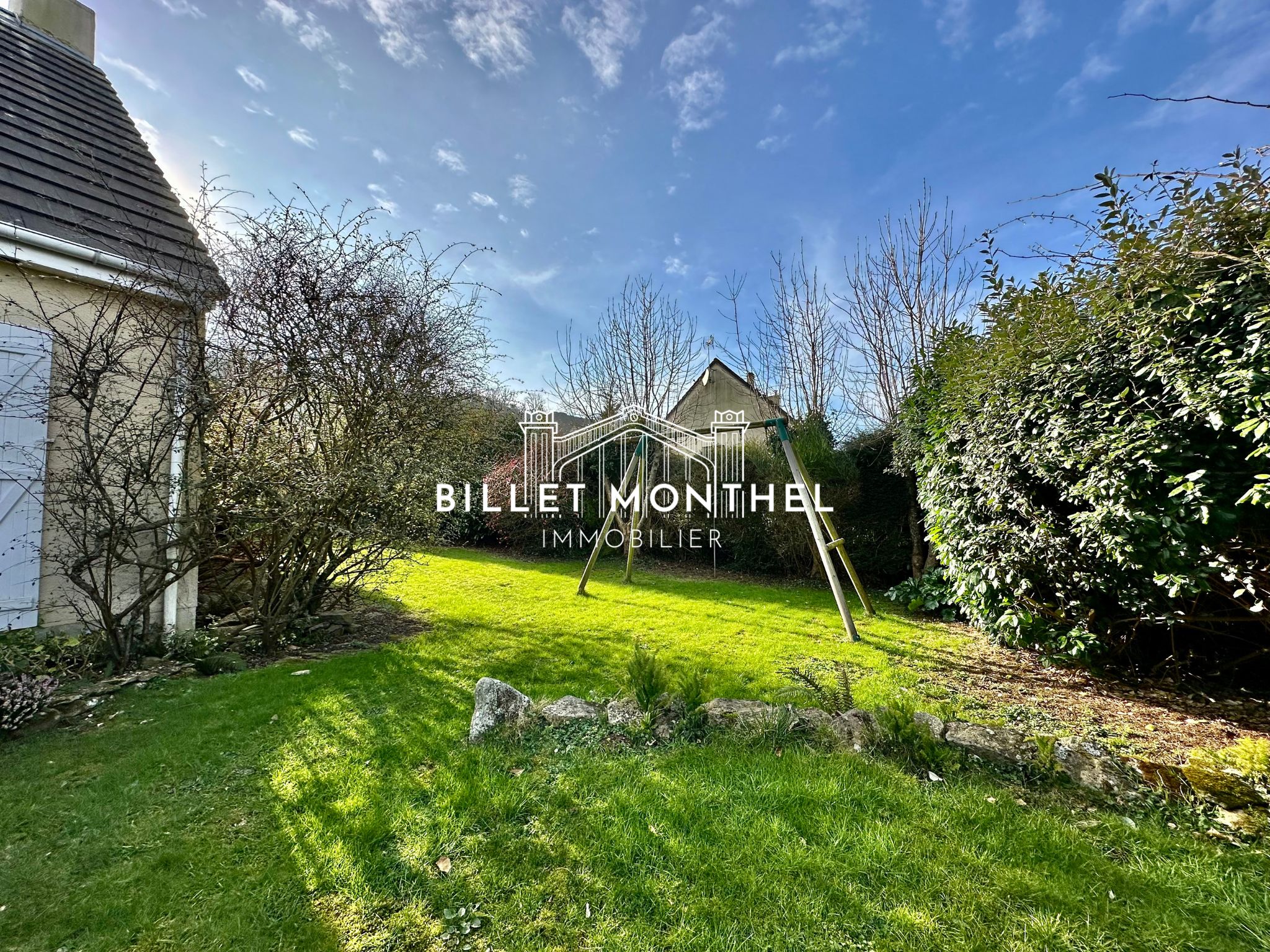 1-maison-vue-mer-digosville-extérieur-jardin-côté