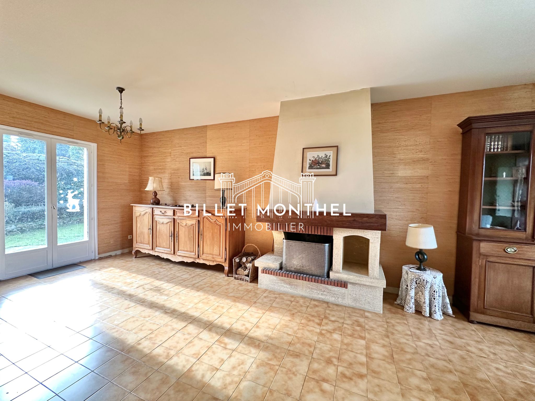 6-maison-vue-mer-digosville-intérieur-salon-cheminée