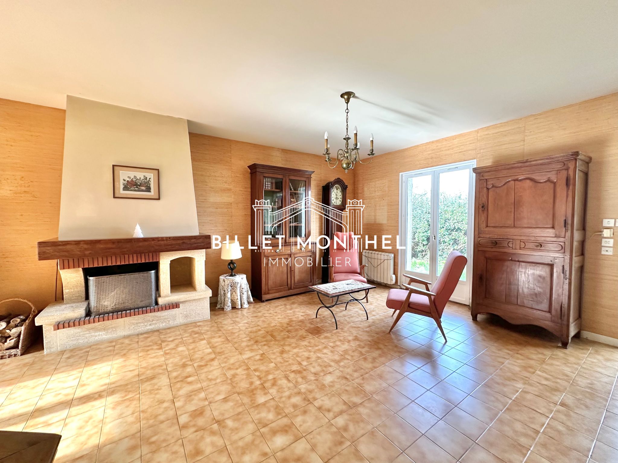 6-maison-vue-mer-digosville-intérieur-salon-piece-vie-salon