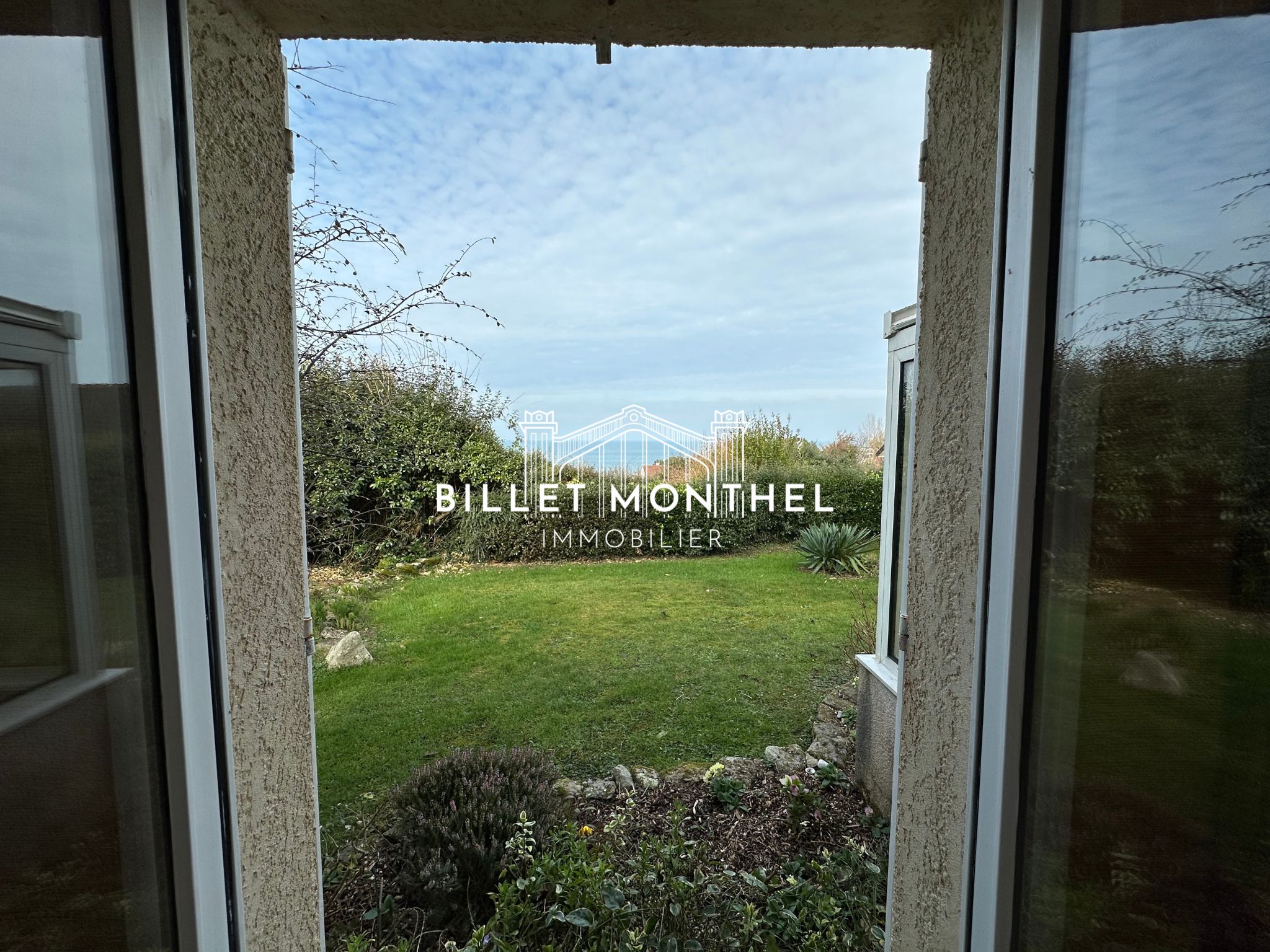 6-maison-vue-mer-digosville-intérieur-vue-salon