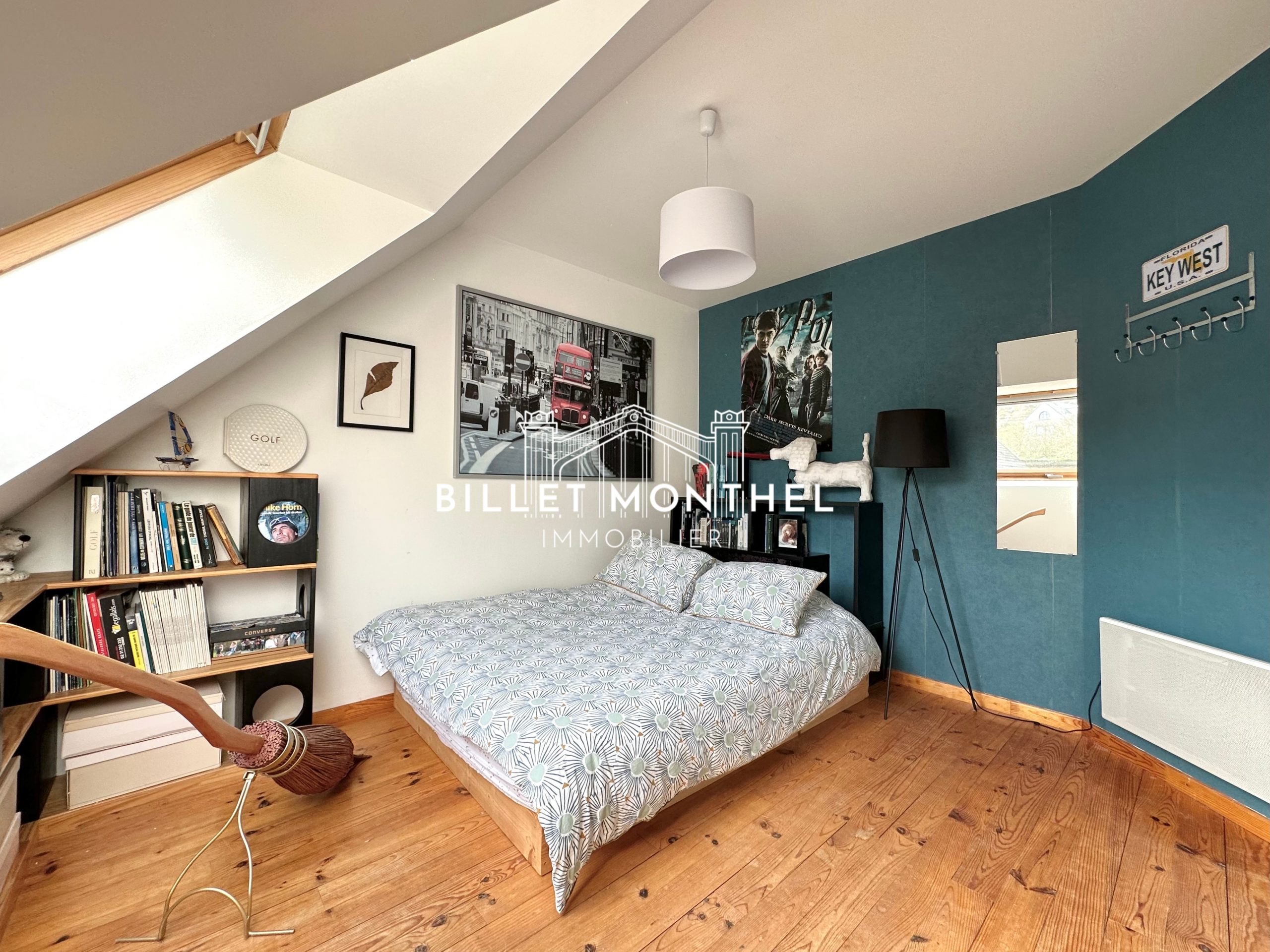 chambre-mansardée-bleue-maison-becquet-digosville-cherbourg-en-cotentin