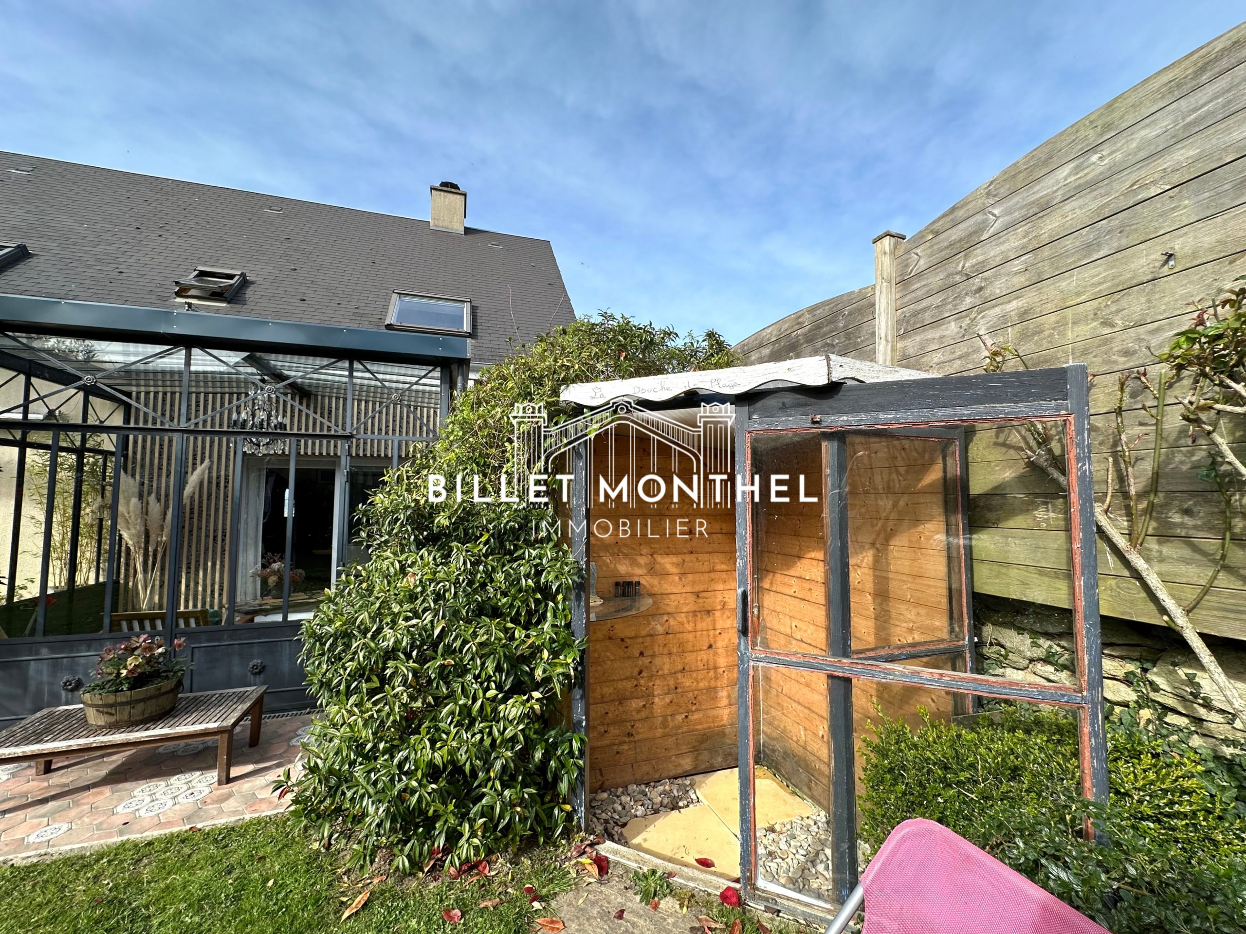 jardin-douche-exterieure-maison-becquet-digosville-cherbourg-en-cotentin