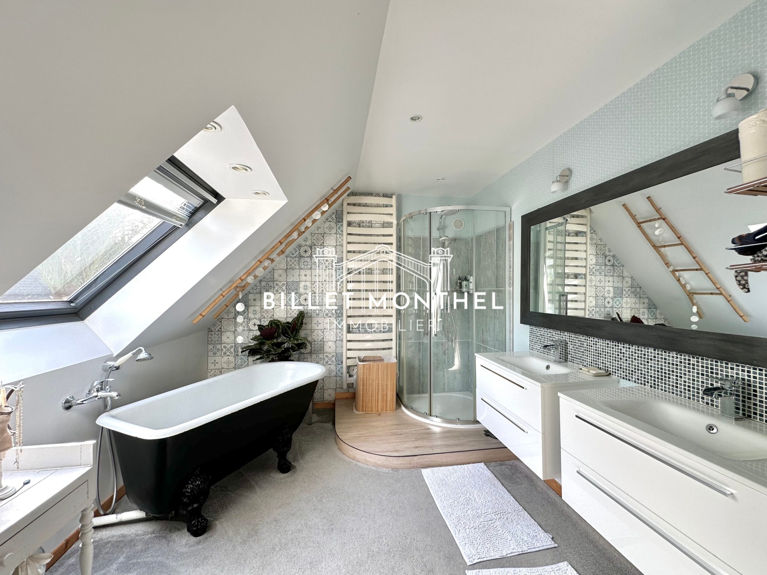 salle-eau-douche-baignoire-double-vasques-maison-becquet-digosville-cherbourg-en-cotentin