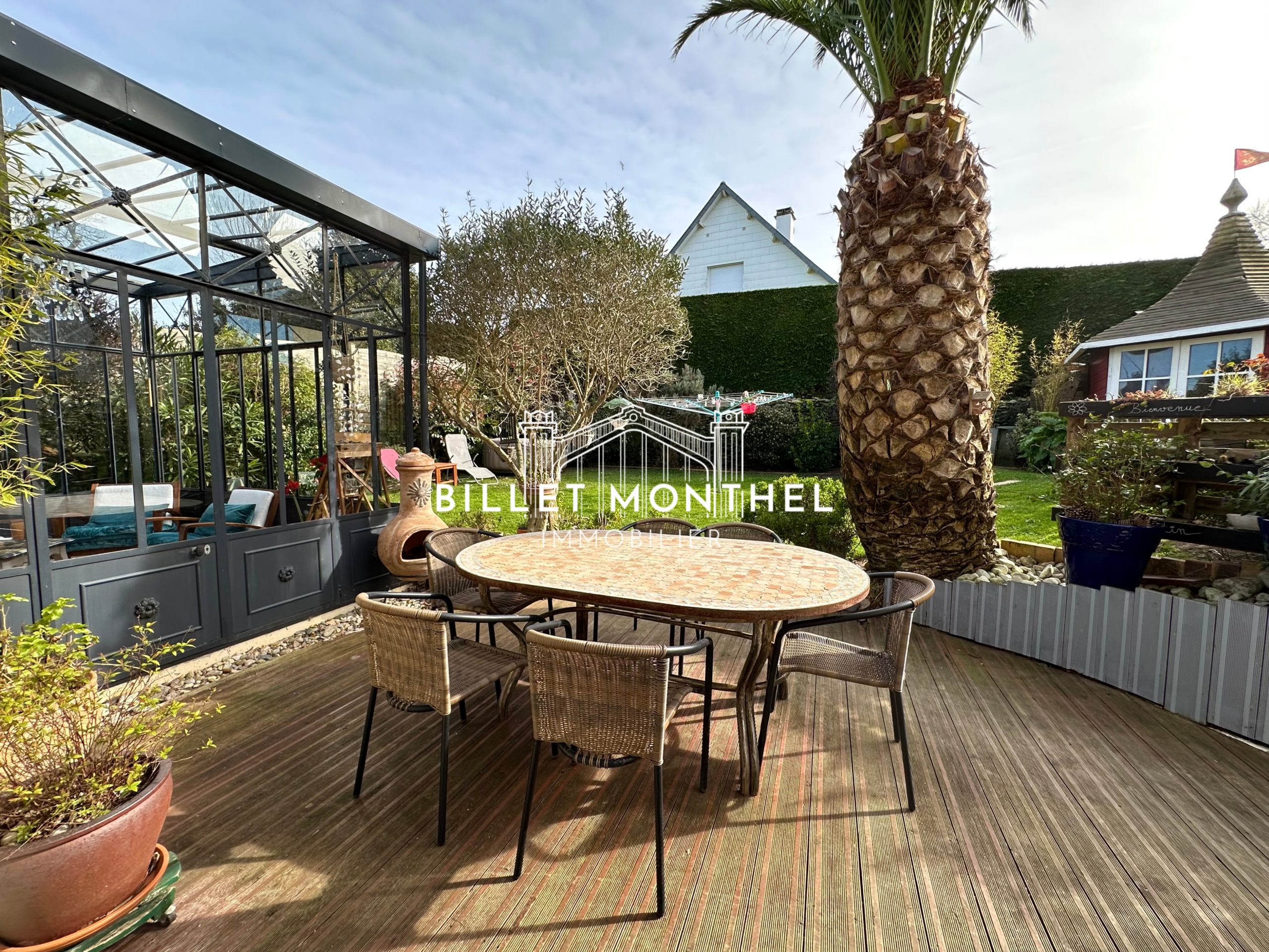 vue-extérieur-terrasse-palmier-jardin-maison-becquet-digosville-cherbourg-en-cotentin