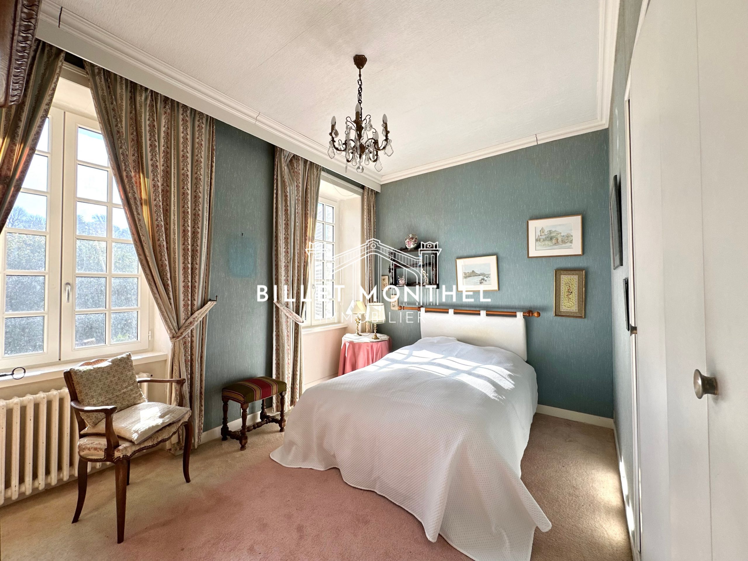 chambre-côté-jardin-étage-maison-maître-propriété-querqueville