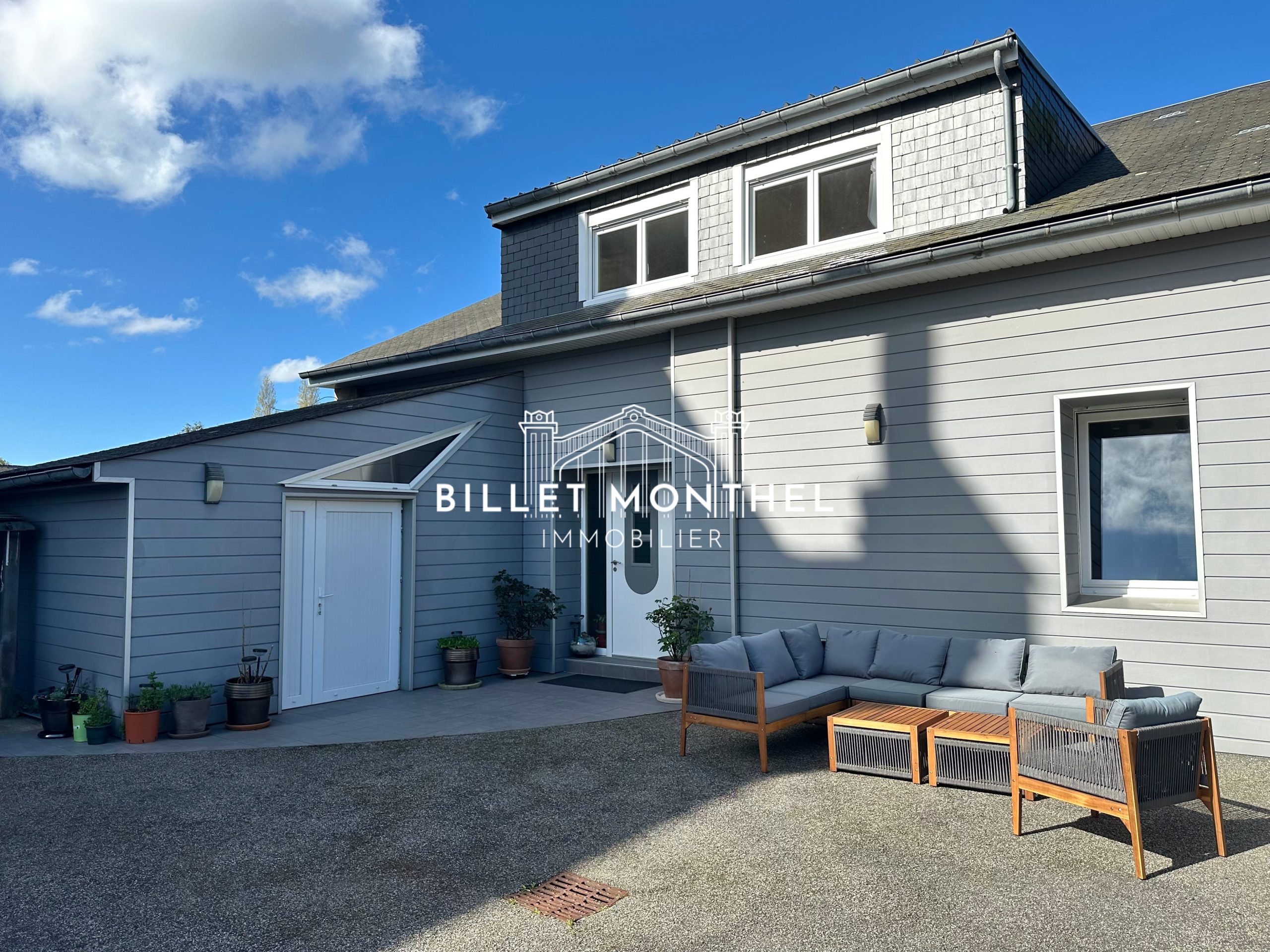 maison-fermanville-extérieur-facade-cour-intérieure