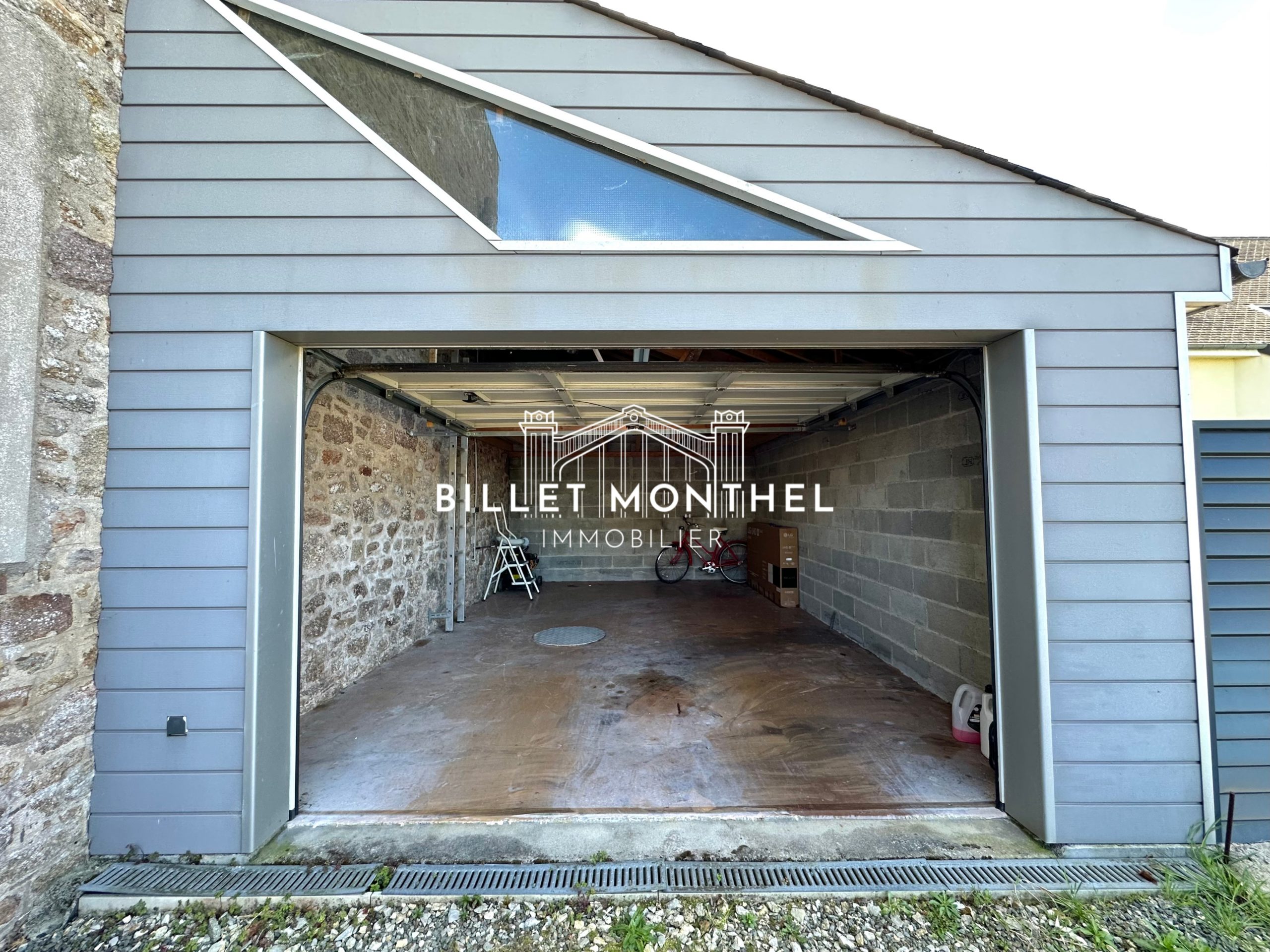 maison-fermanville-garage-ouvert
