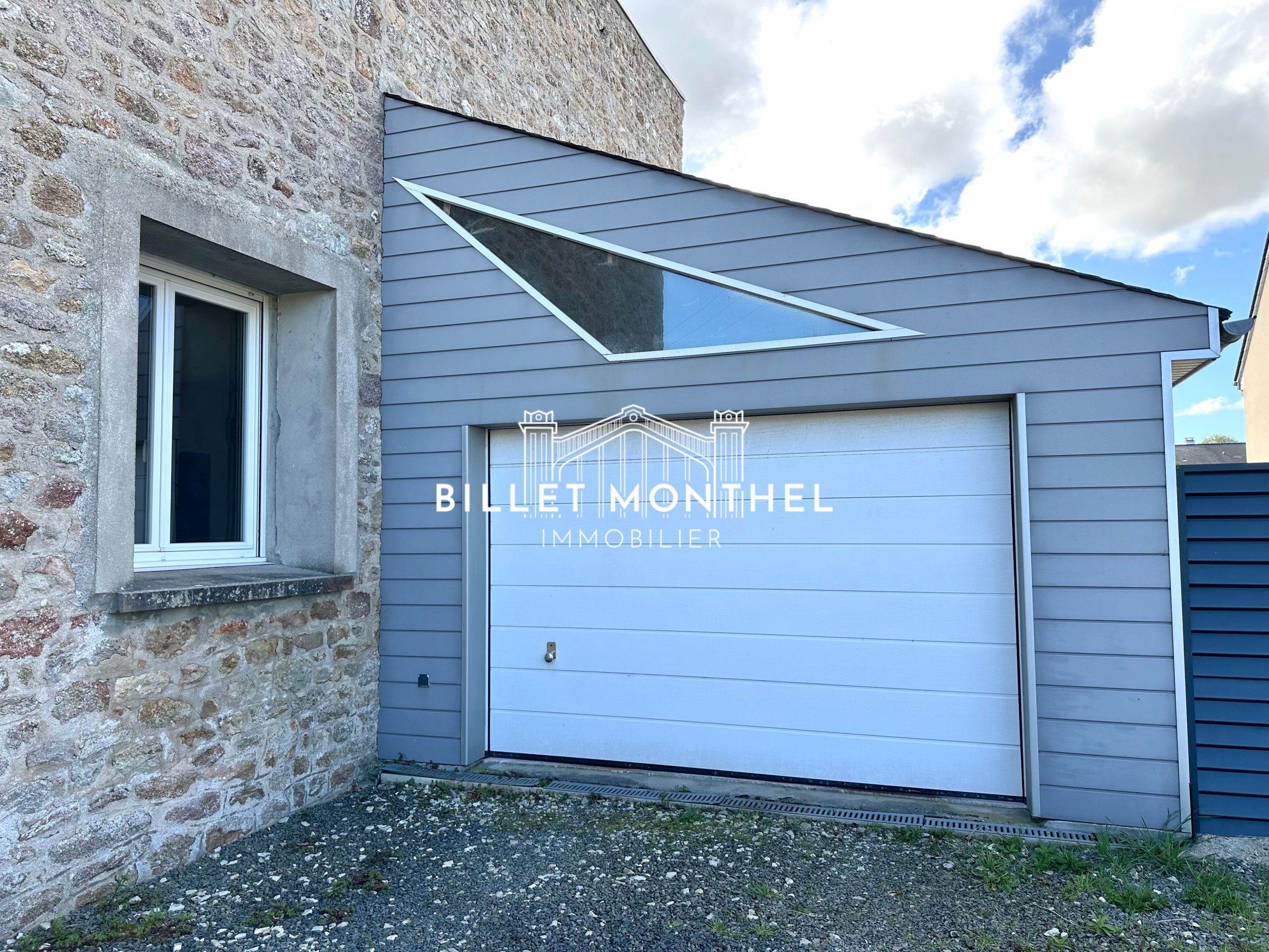 maison-fermanville-garage-porte-motorisee
