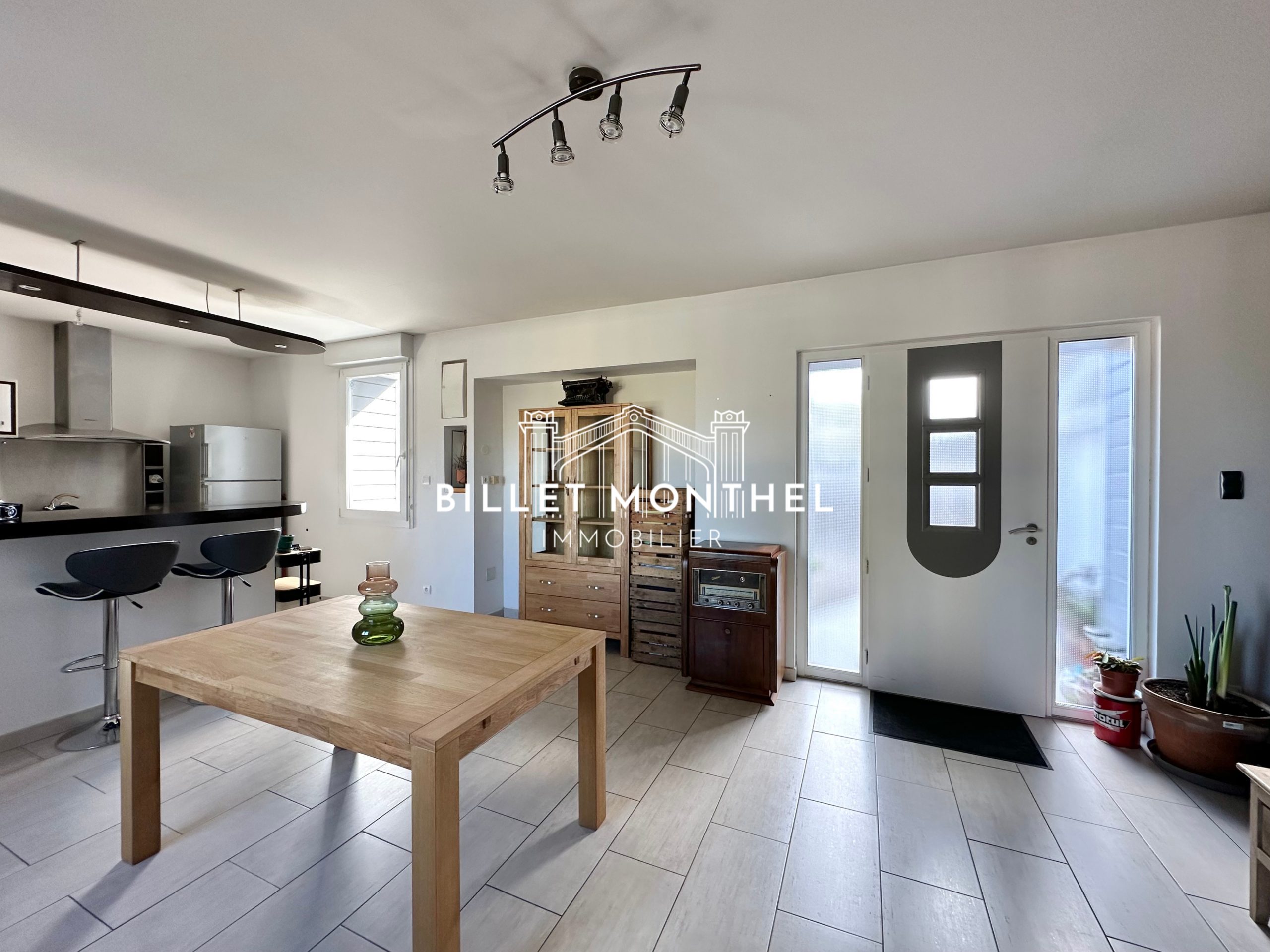 maison-fermanville-piece-de-vie-entree