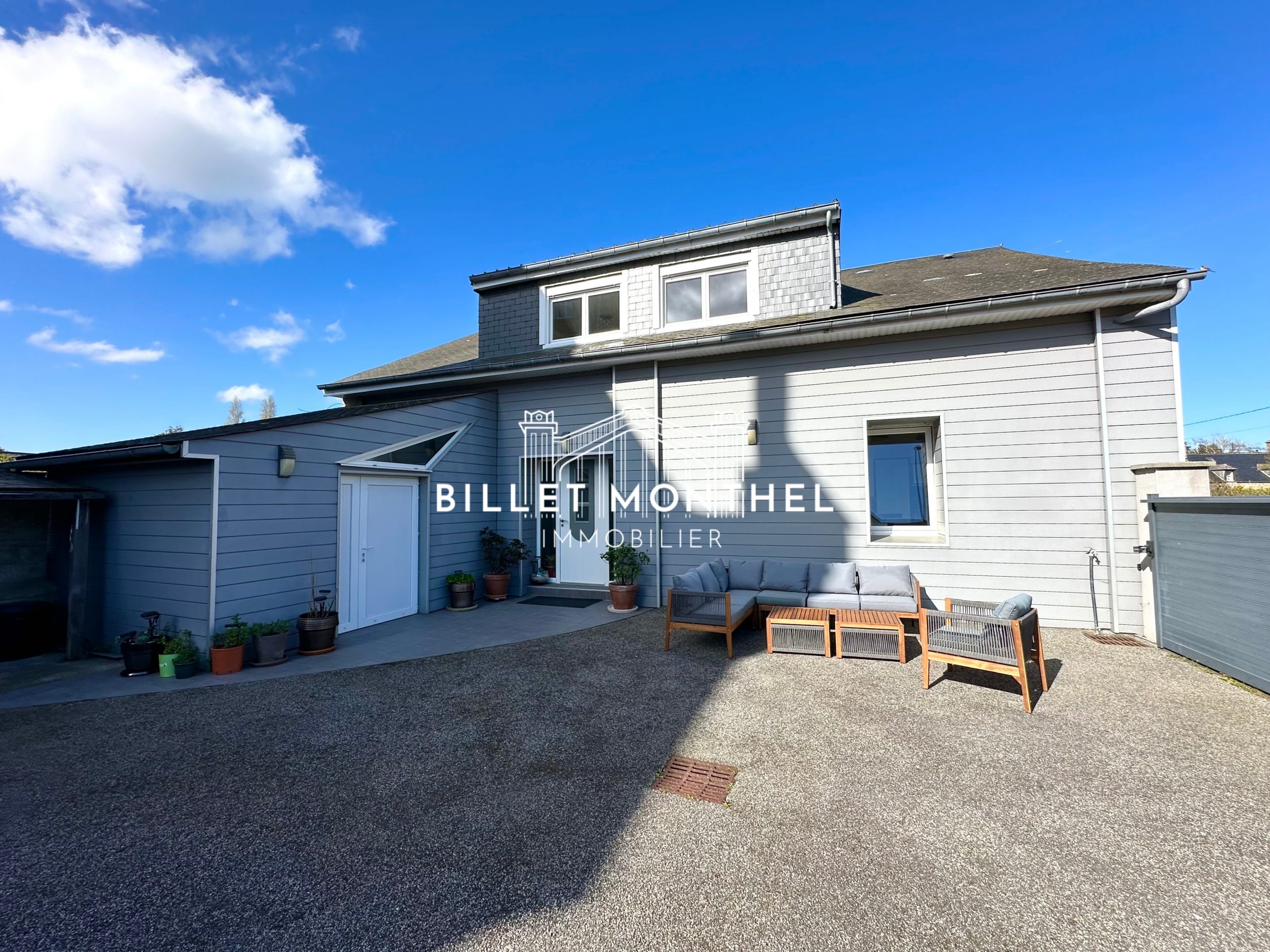 maison-fermanville-vue-ensemble-extérieur