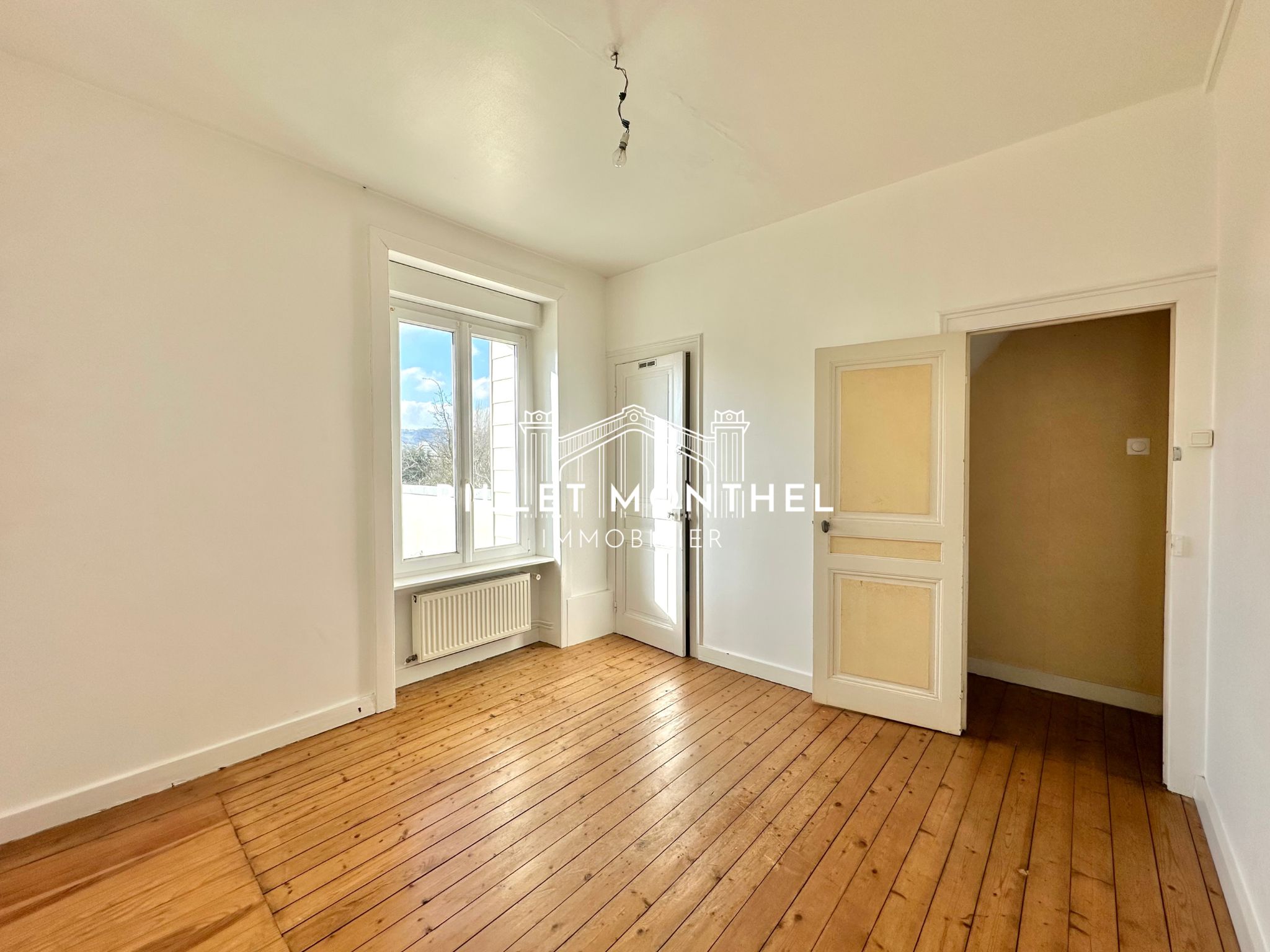 maison-tourlaville-chambre-parquet-côté-jardin