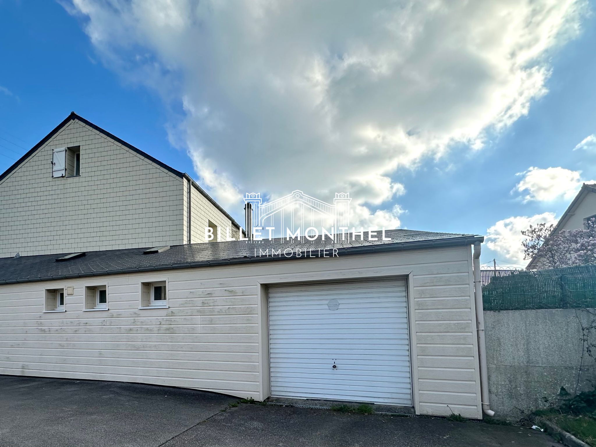 maison-tourlaville-vue-extérieur-garage