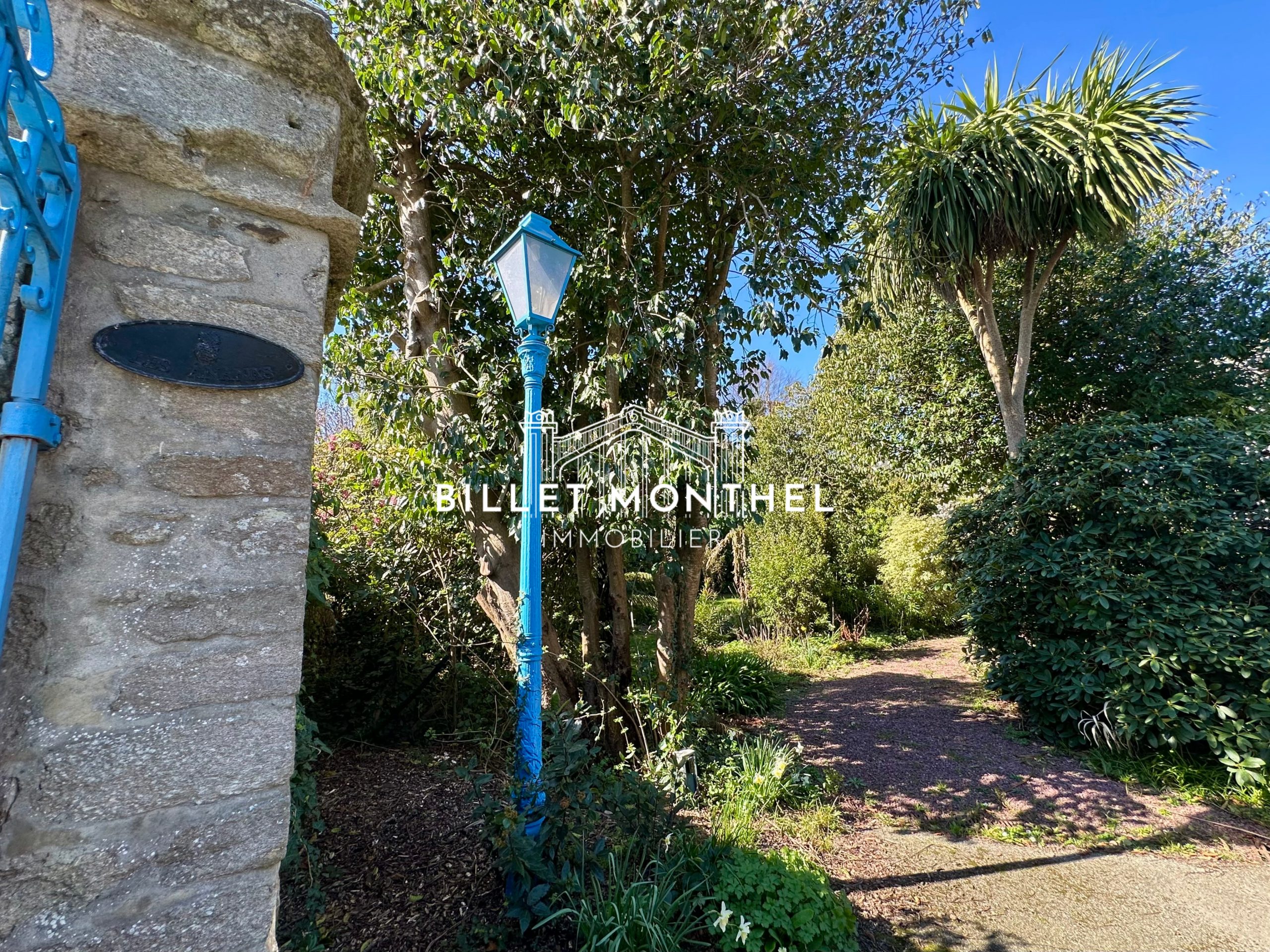 photo-lampadaire-maison-maître-propriété-querqueville