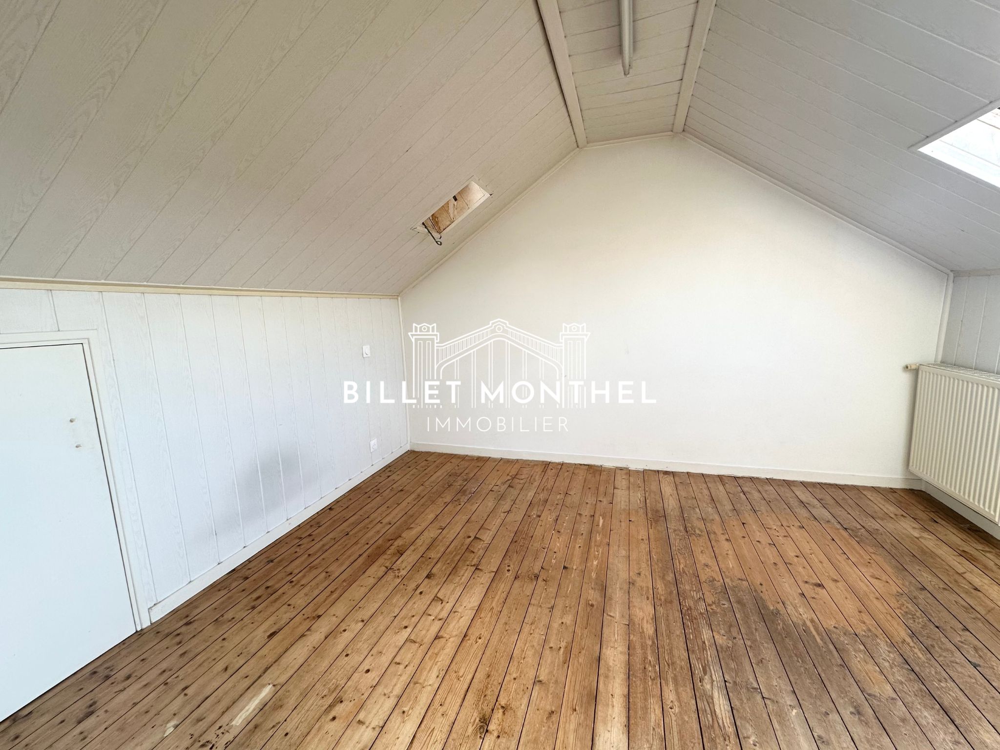 pièce-mansardée-autre-angle-maison-tourlaville