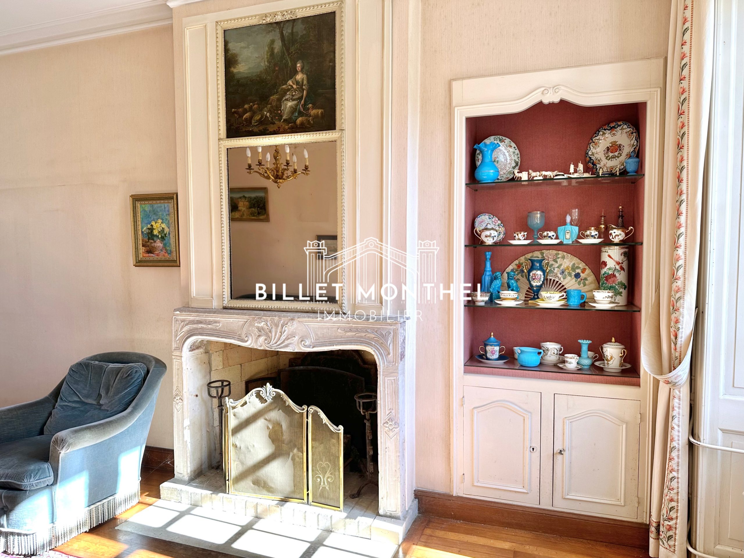 vue-cheminée-trumeau-salon-maison-maître-propriété-querqueville