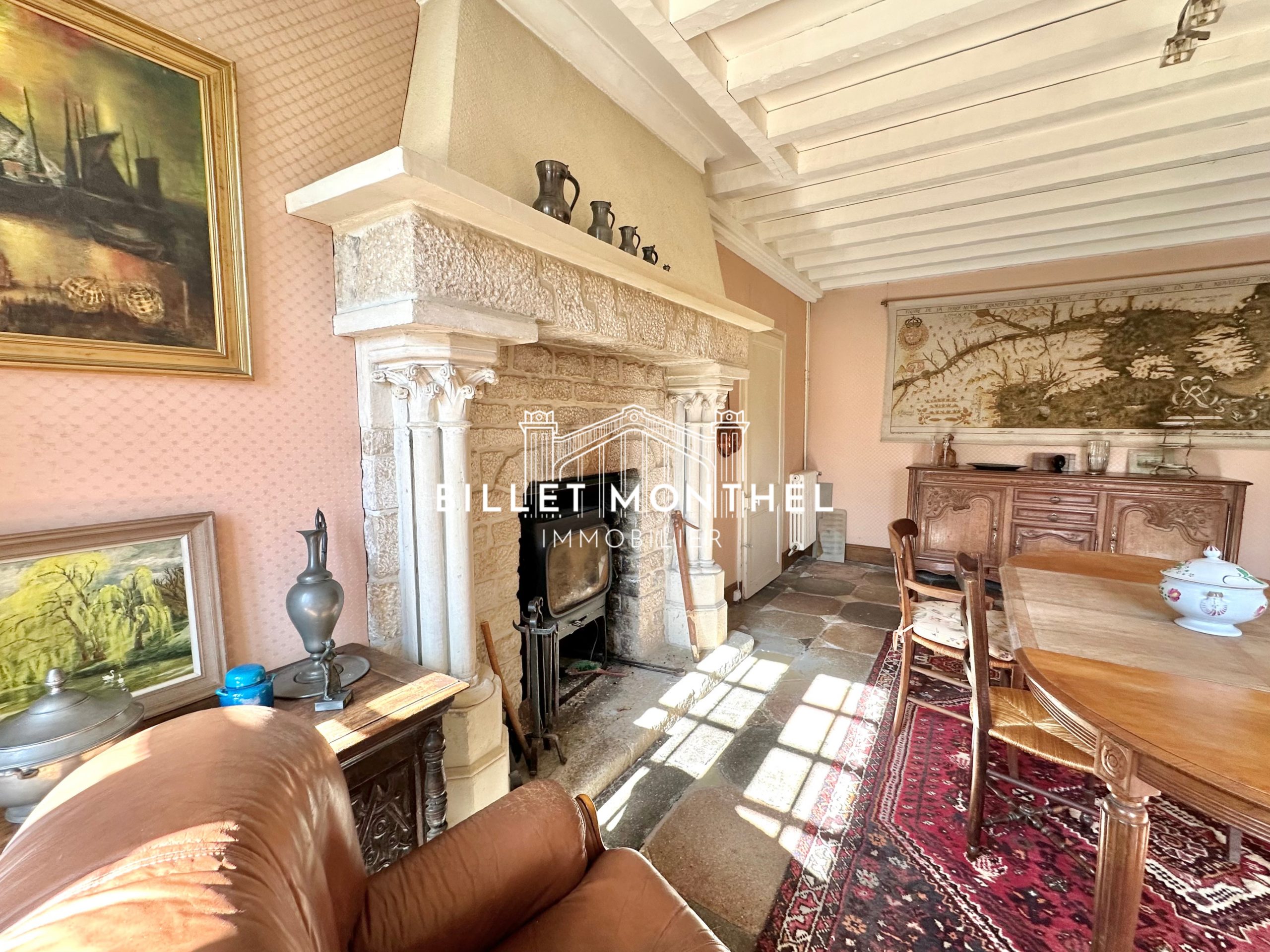 vue-ensemble-cheminée-salle-manger-maître-propriété-querqueville