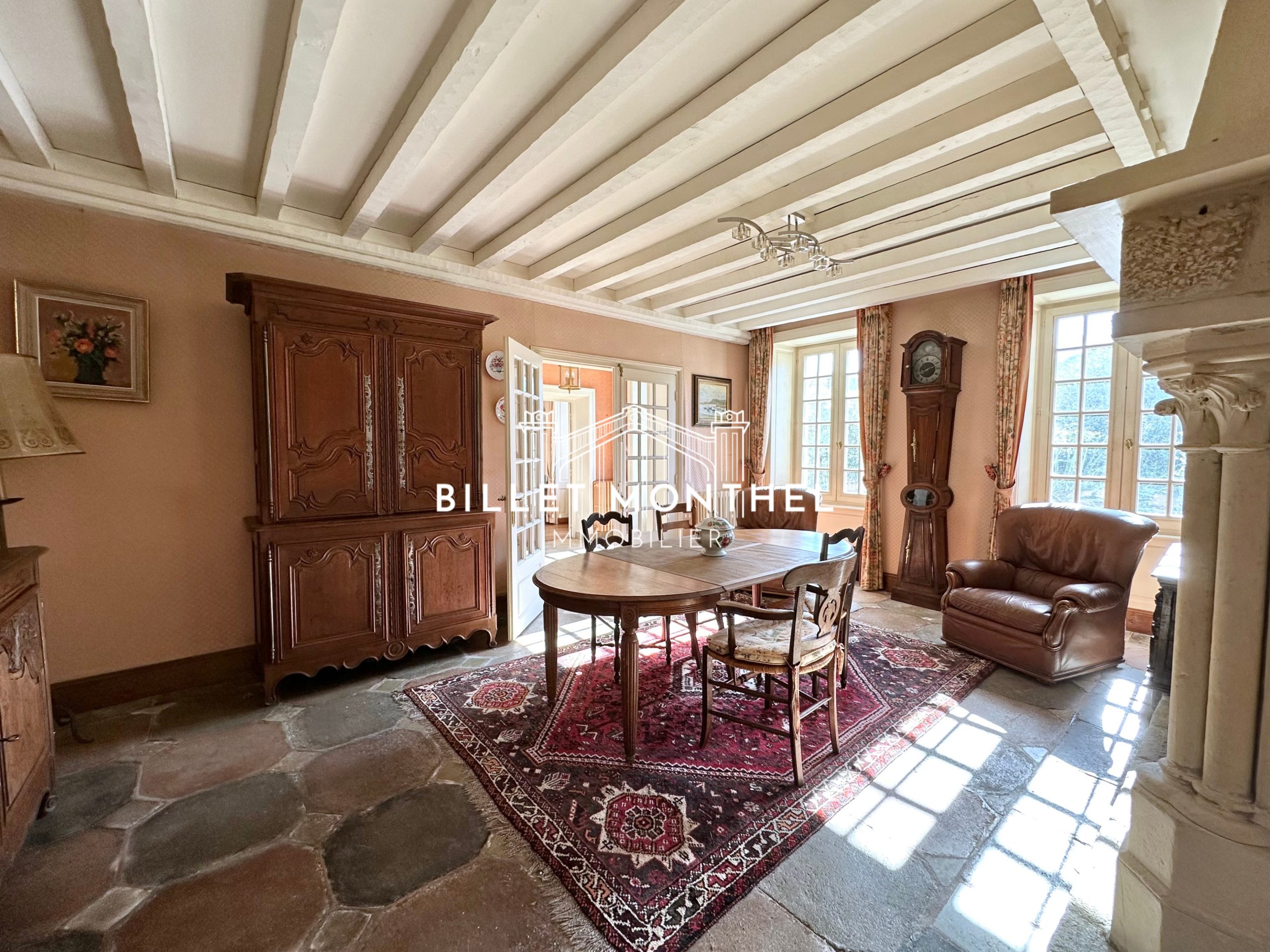 vue-ensemble-salle-à-manger-maison-maître-propriété-querqueville