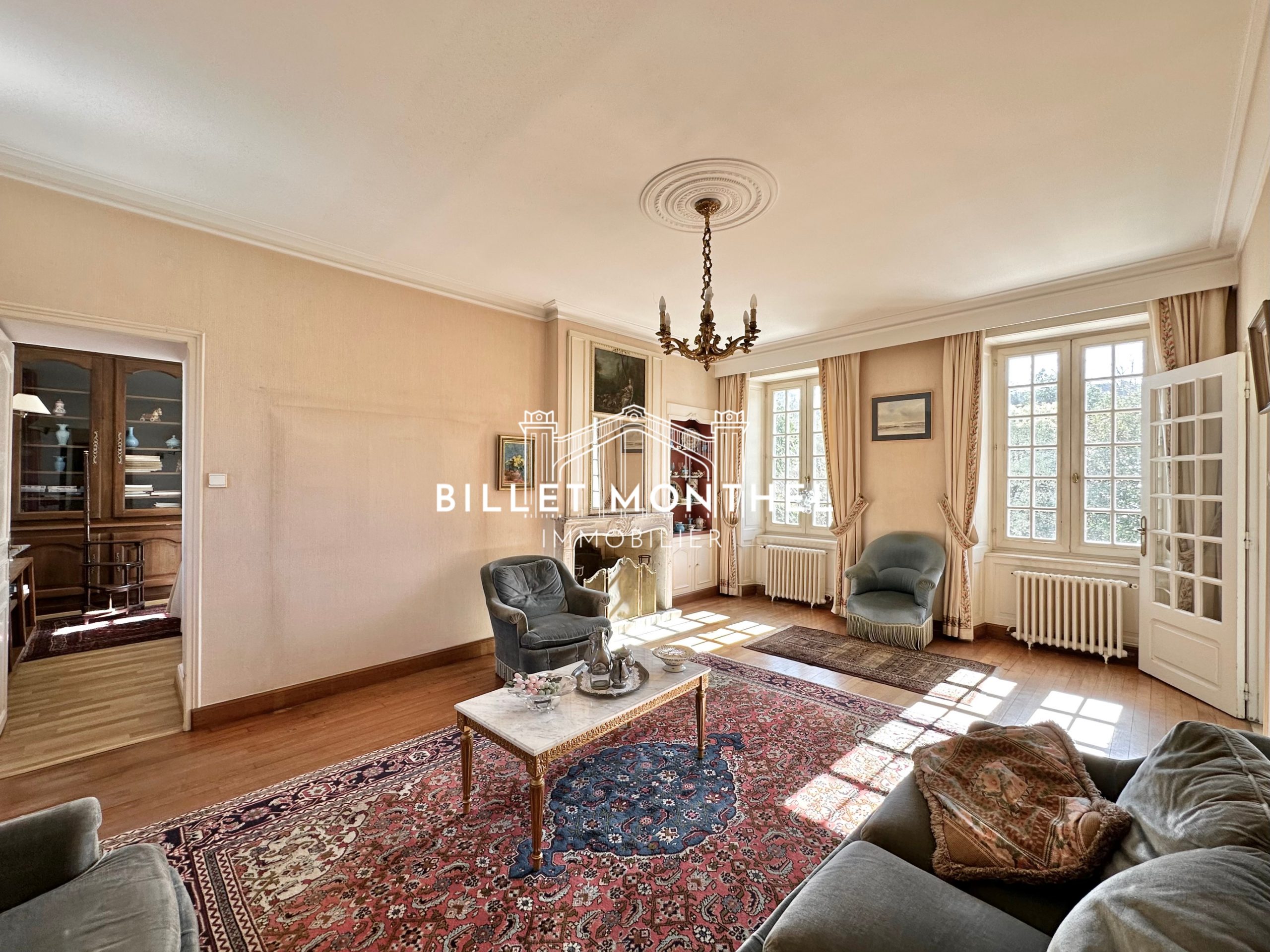 vue-ensemble-salon-chambre-rdc-maison-maître-propriété-querqueville