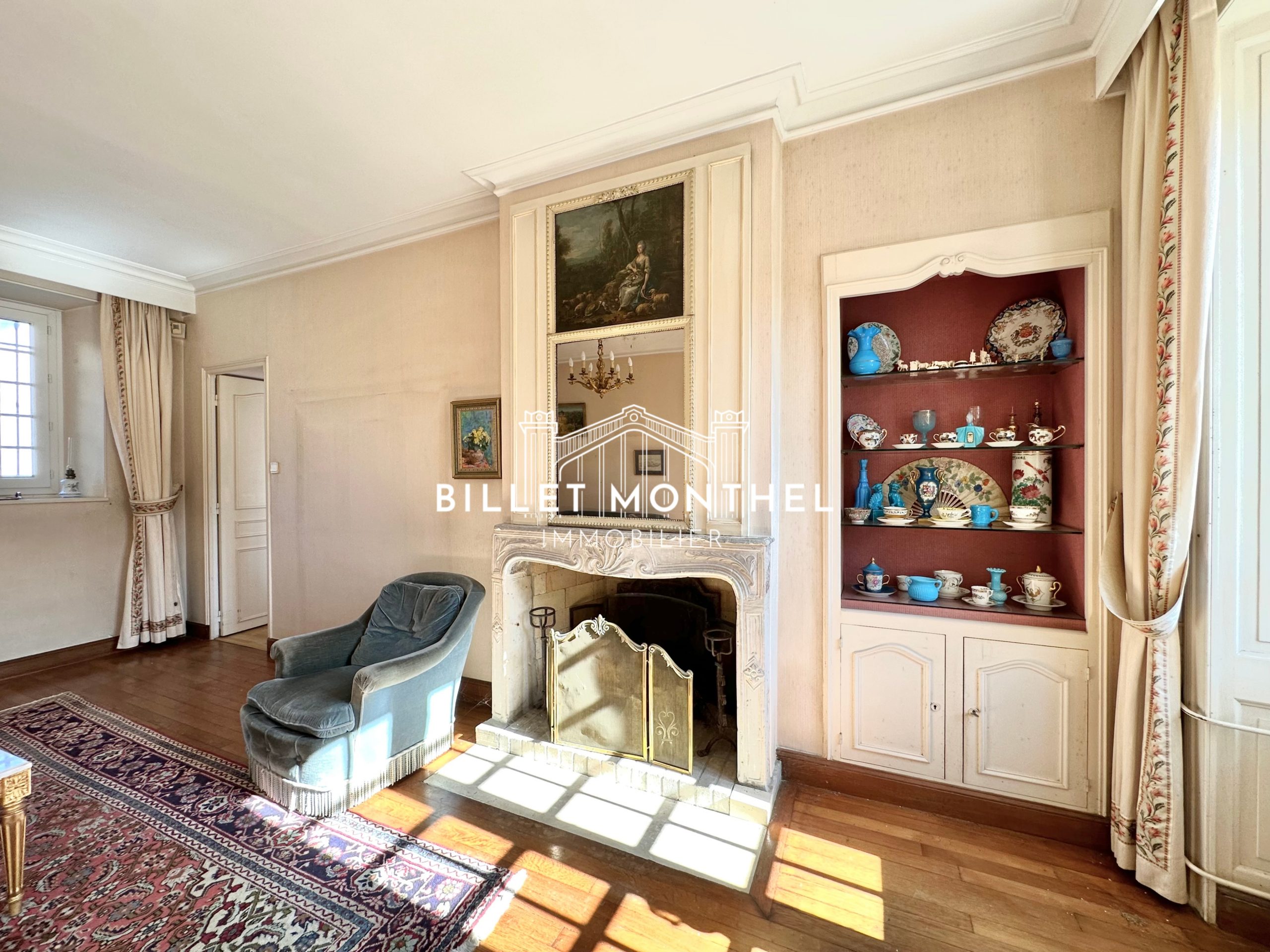 vue-salon-cheminée-pierre-maison-maître-propriété-querqueville