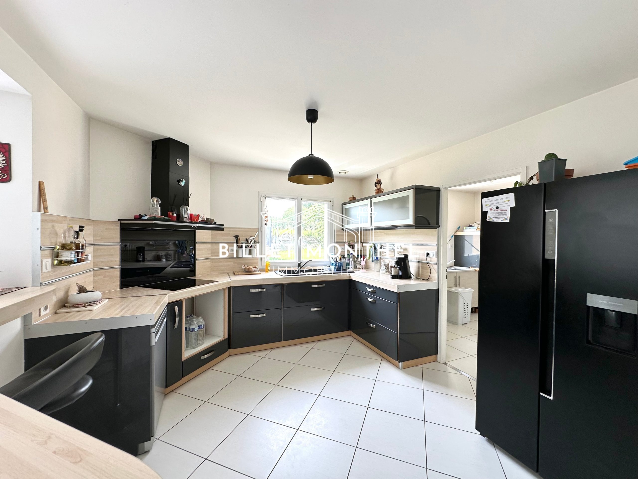 maison-cuisine-ouverte-amenagee-equipee-fermanville